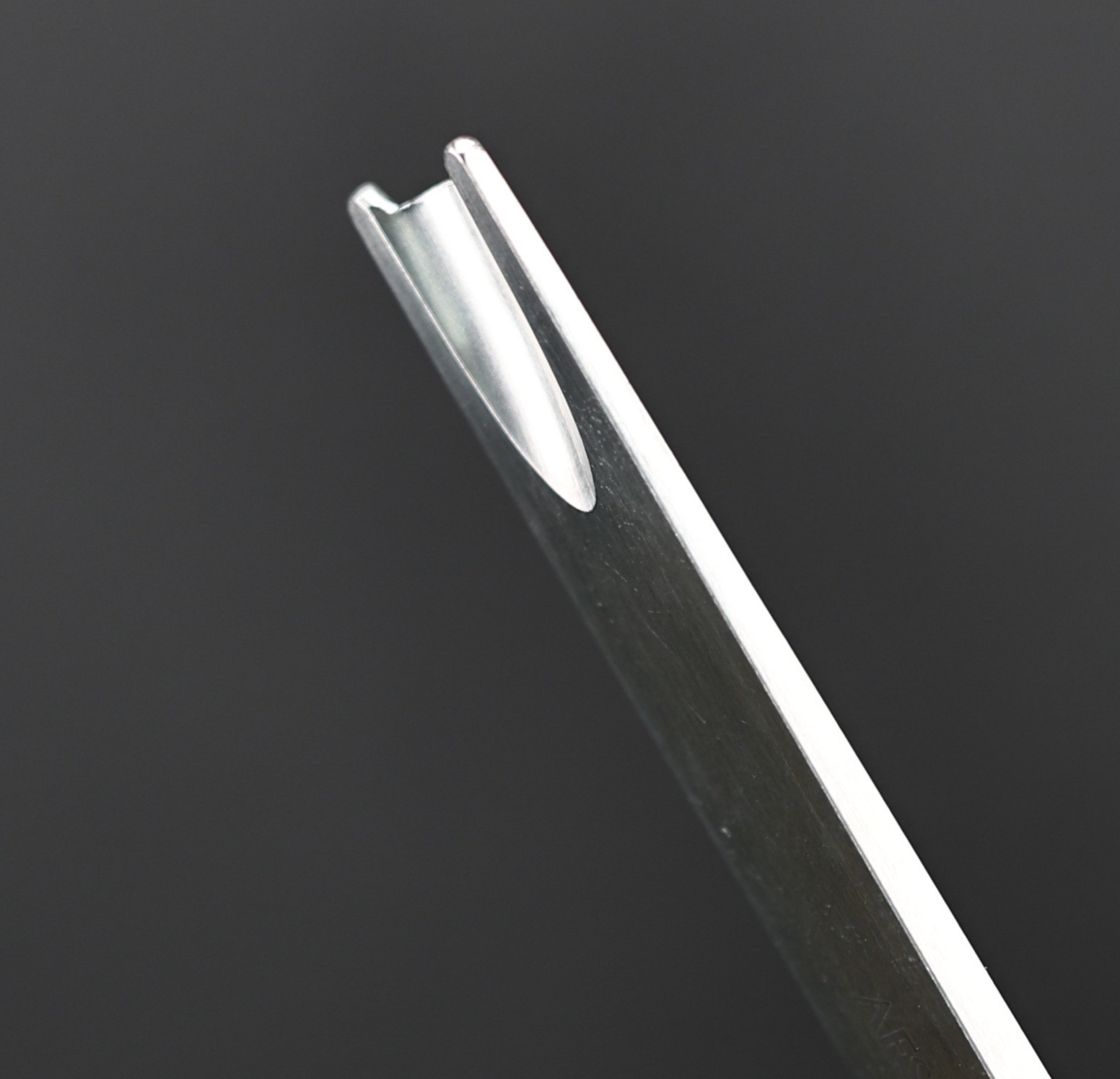 AESCULAP MA629R Parkes Hump Gouge, 6mm Wide Blade, Double Guard, Straight, 7″