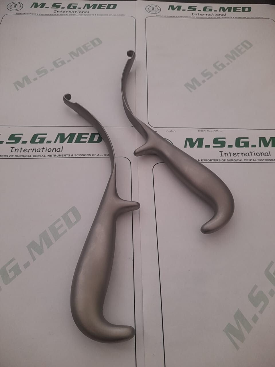 Maxillofacial Hargis Mandibular Body Retractors Stainless Steel 2PCS Set Offer