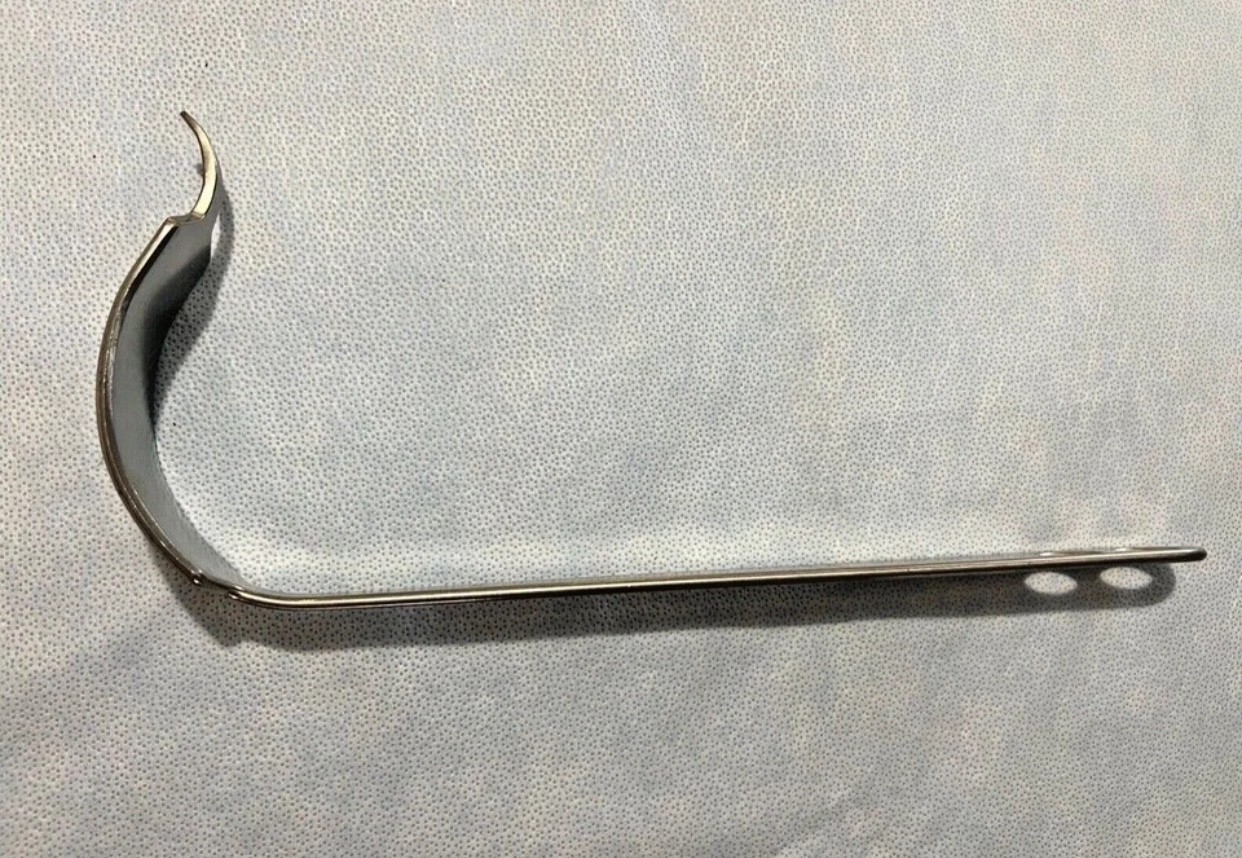 Innomed 6215 Hohmann Retractor Curved 43mm Wide Blade X 13″ Length Orthopedics