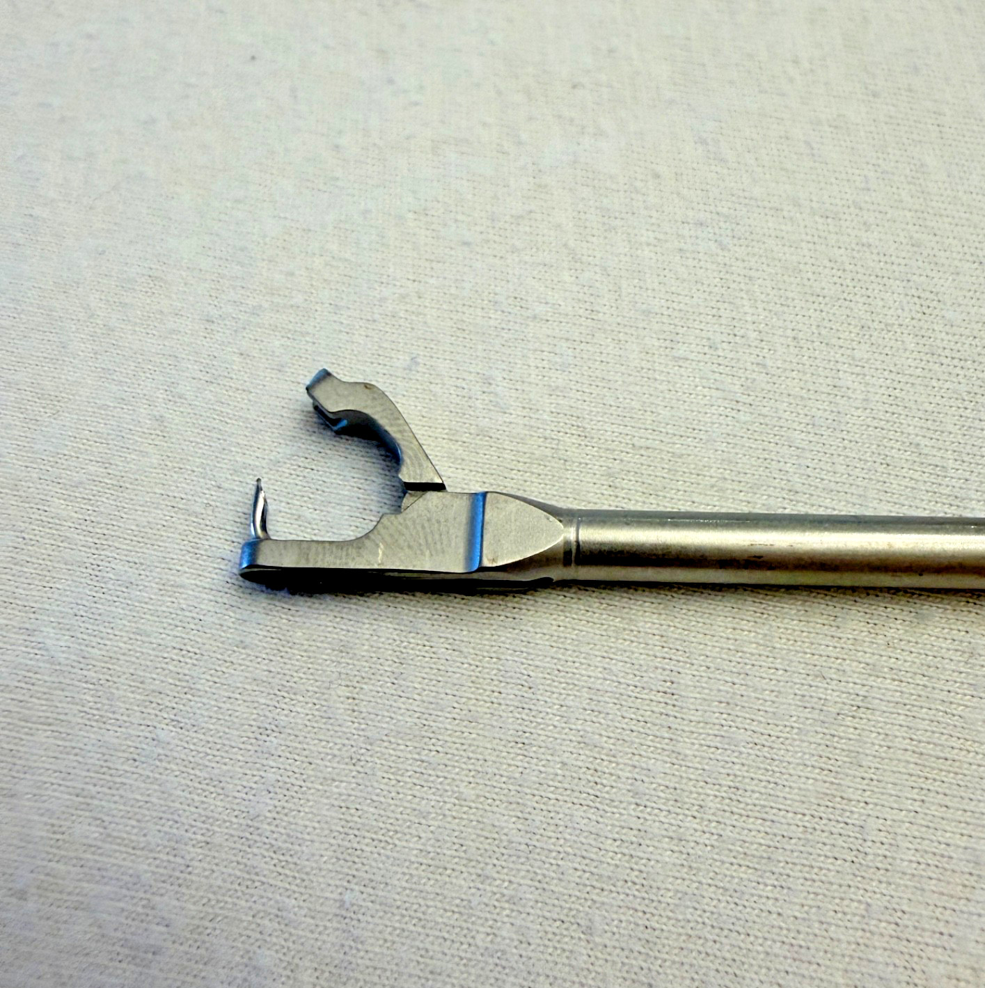 LINVATEC SHUTT 18.1008 4MM Suture Punch, Straight, Slotted Jaw