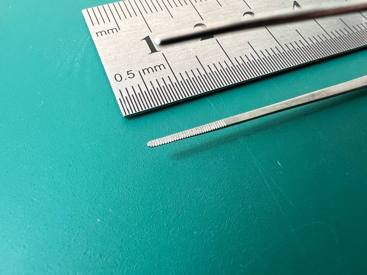 Scanlan 4004-31 Broli-Adson Forceps Flat handle, 1.2 mm serrated tips, 6″ 15 cm
