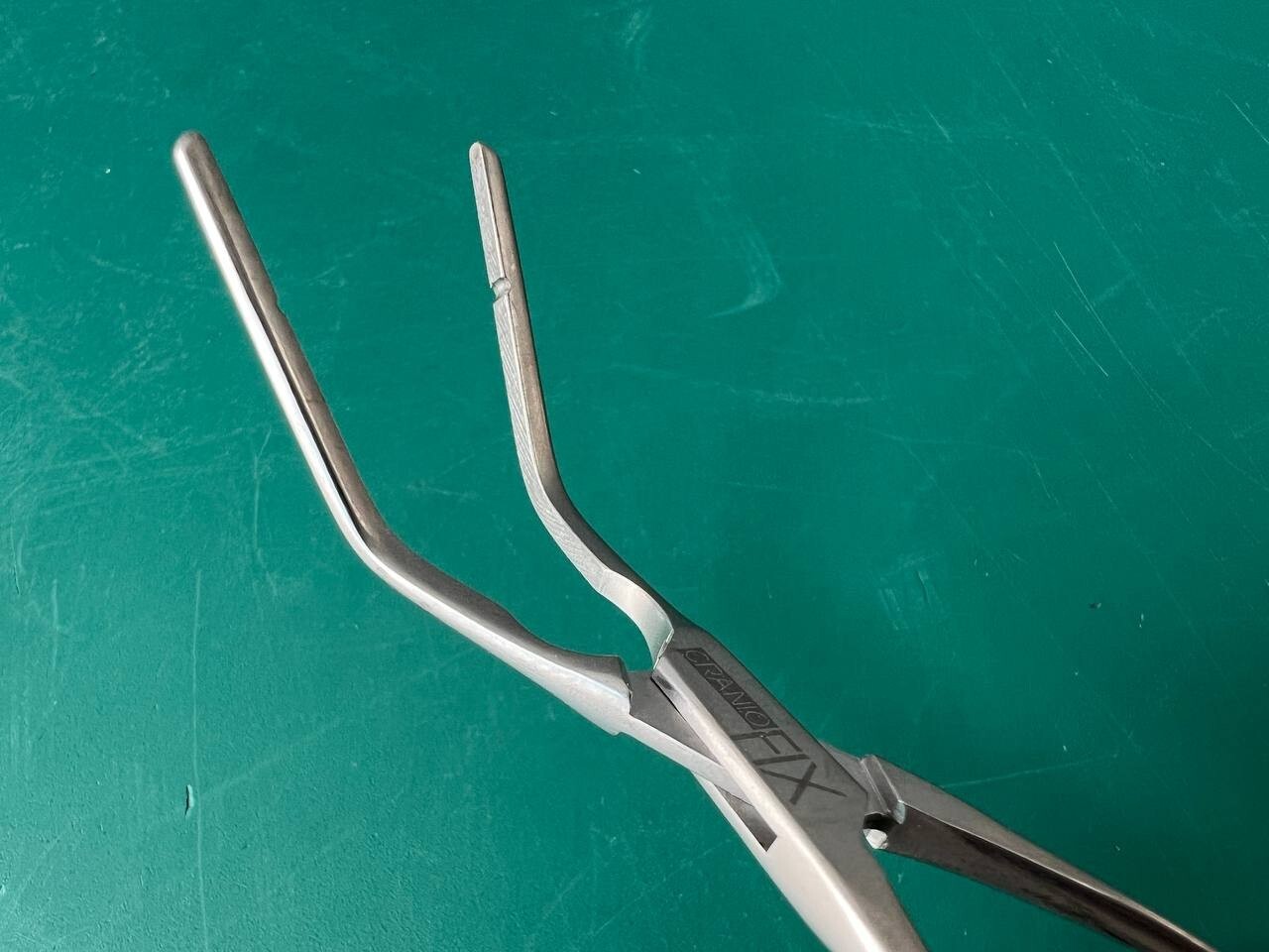 Aesculap FF105R CranioFix Holding Forceps 4.5″ Overall Length