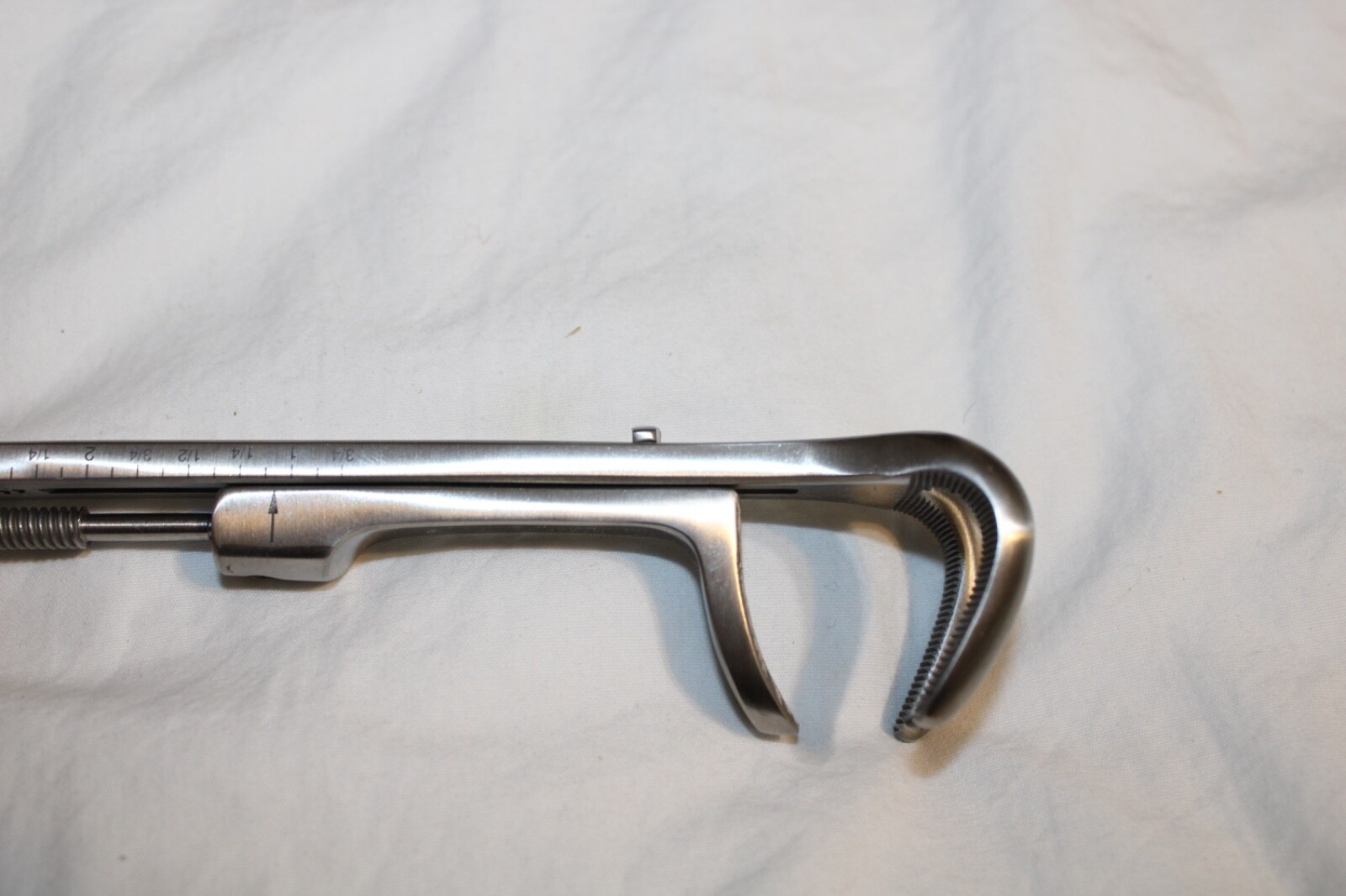 Lowman Bone Clamp, 7″, Calibrated in 1/8″, 1×2 Prongs, 1″ Wide Jaws, German