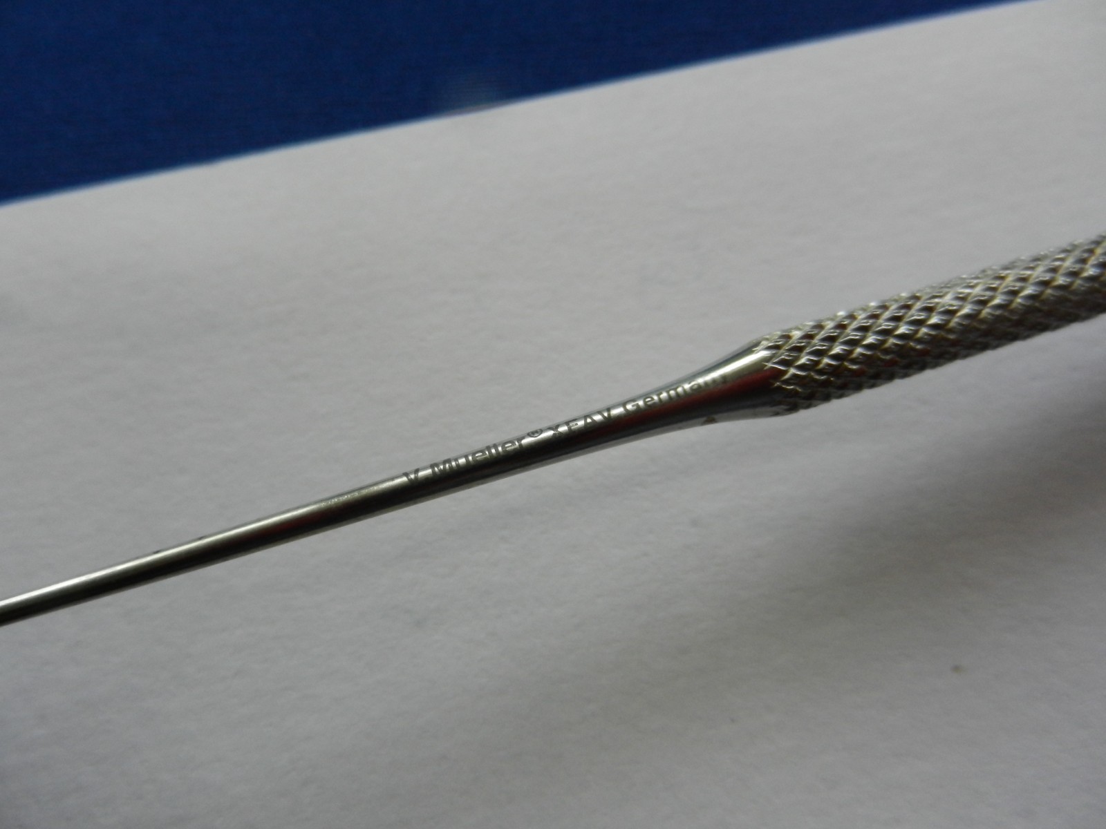 E7414 V. Mueller AU21015 Austin 90 Degree Angled 1mm Long Tip Pick 6.25″ Long