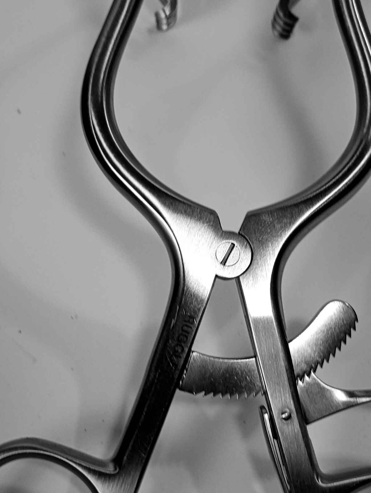 Ruggles RN 2614 Self-Retaining Retractor Hinged Blades Ratchet- Ring Handles