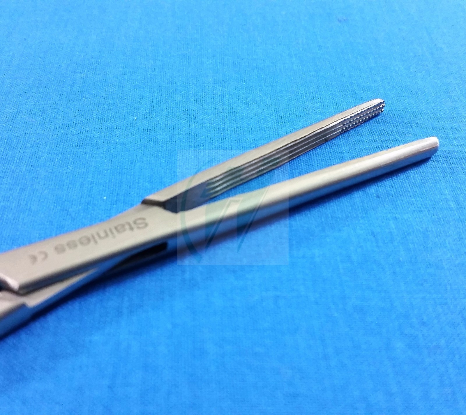 GOLD HANDLE PREMIUM QUALITY CARMALT ARTERY SPAY PACK FORCEP 6.25″ STRAIGHT TIP