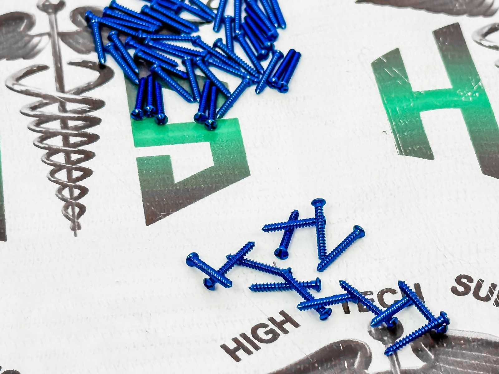 Máxillofáciàl Mini Micro Cross Head Screws 1.5mm /2.0mm Titanium + Driver 161pcs