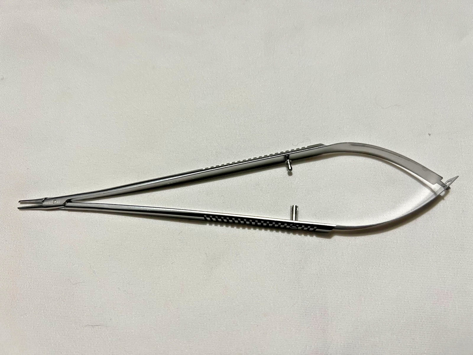 V. Mueller CH-8592 Jacobson Needle Holder Straight Smooth Jaws Spring Handle 7″