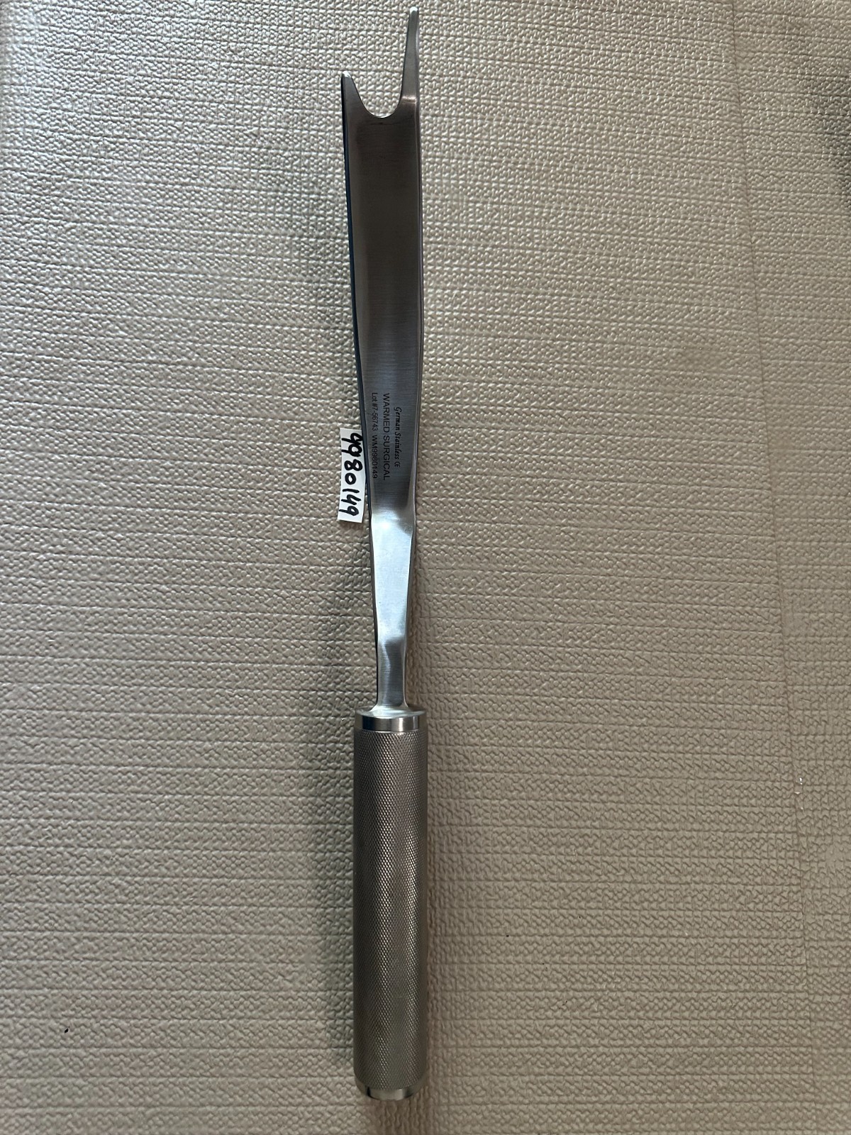 WM9980149—–RIGHT HOHMANN MEDICAL RETRACTOR FOR ( HIP SURGERY)
