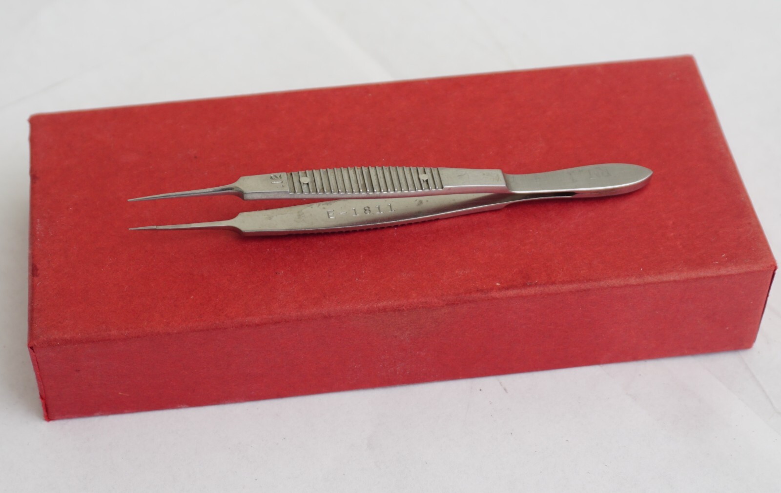 Storz E-1811 Bonn Suturing Forceps.