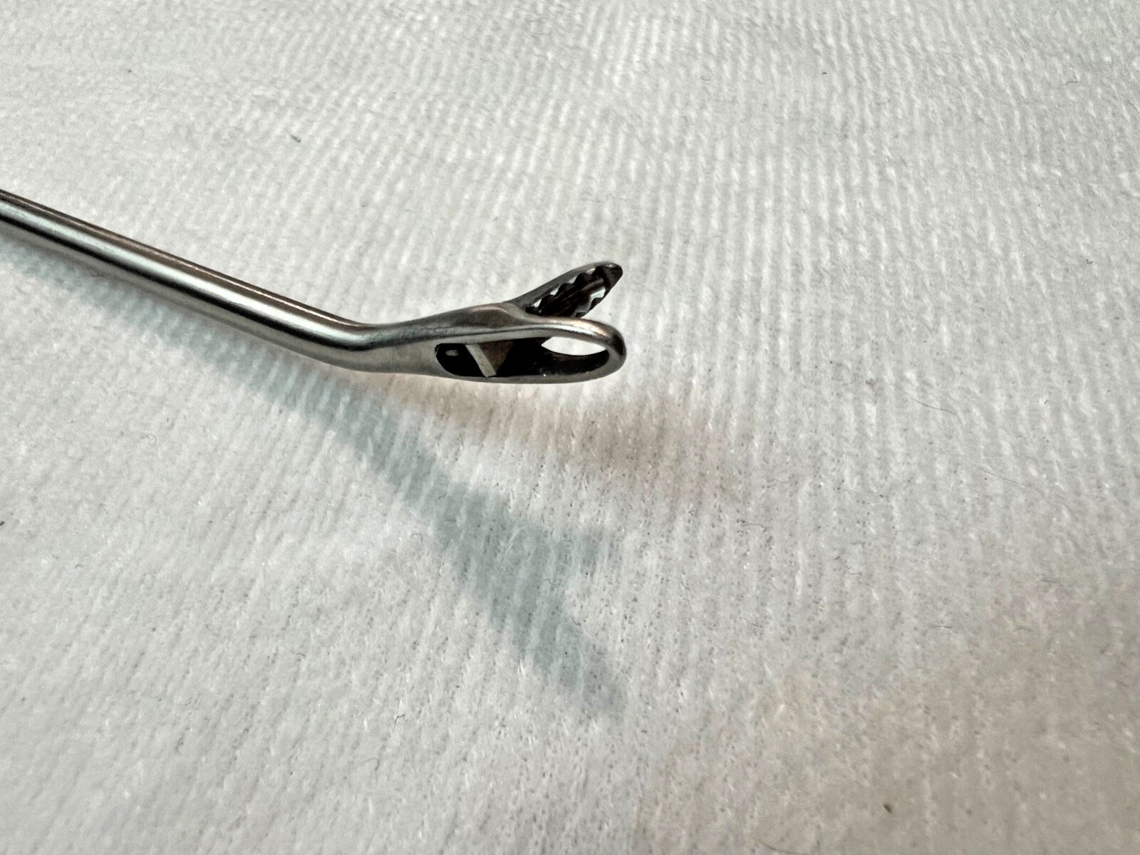XOMED 3711210 Weil-Blakesley Thru-Cut Forcep 2.5mm Serrated Right Angle 4.5″ WL