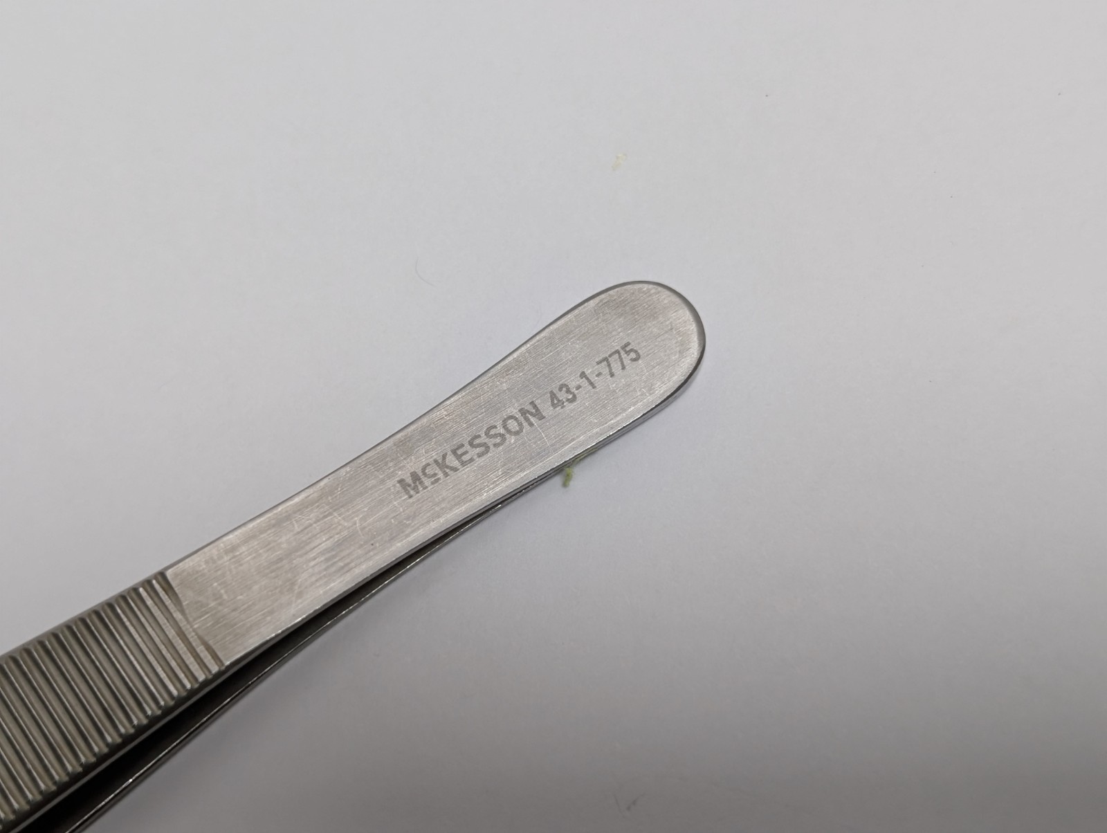4 pcs. Assorted Tissue Forceps WECK 57-212 FURST MDS1018012F (USED).
