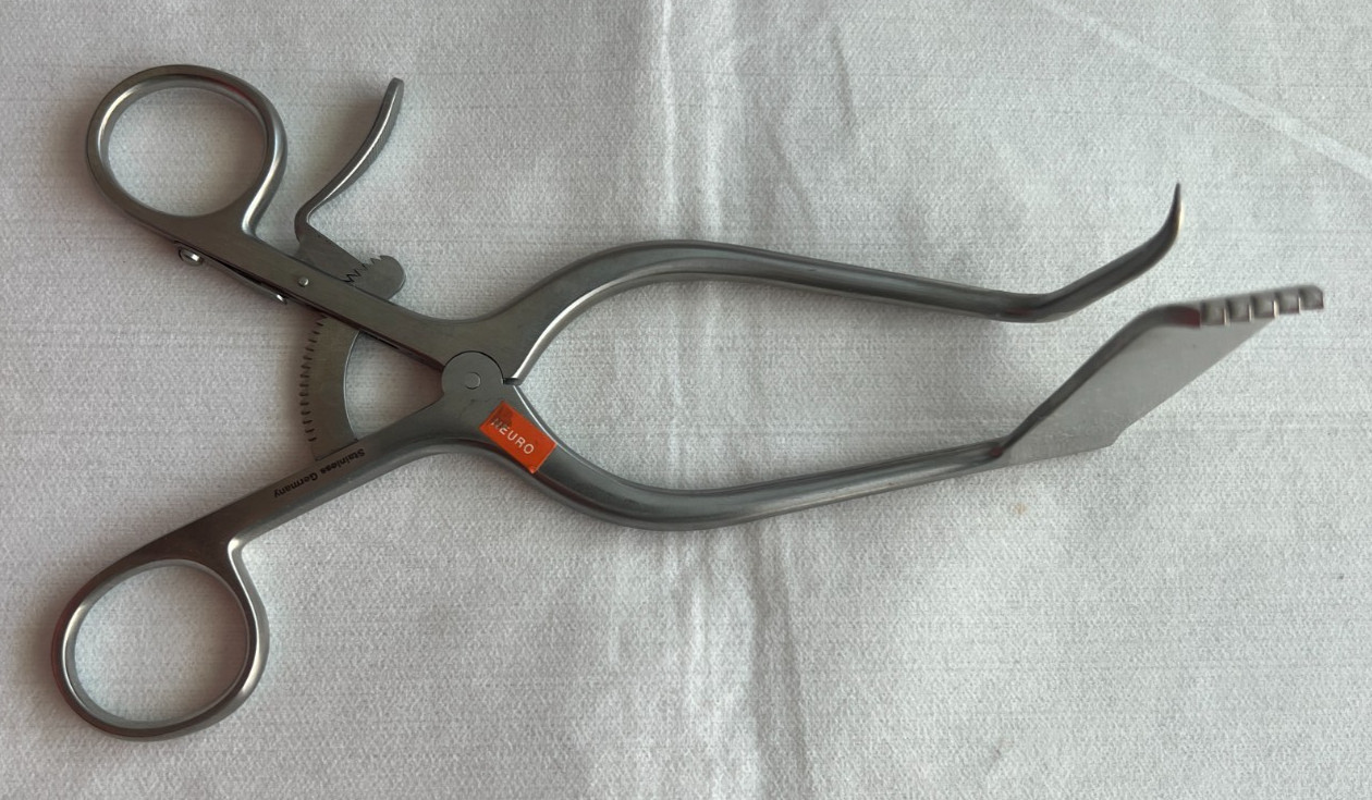 Boss Surgical 73-1155 Williams 50x20mm Right Hook x Left Blade Retractor 7″