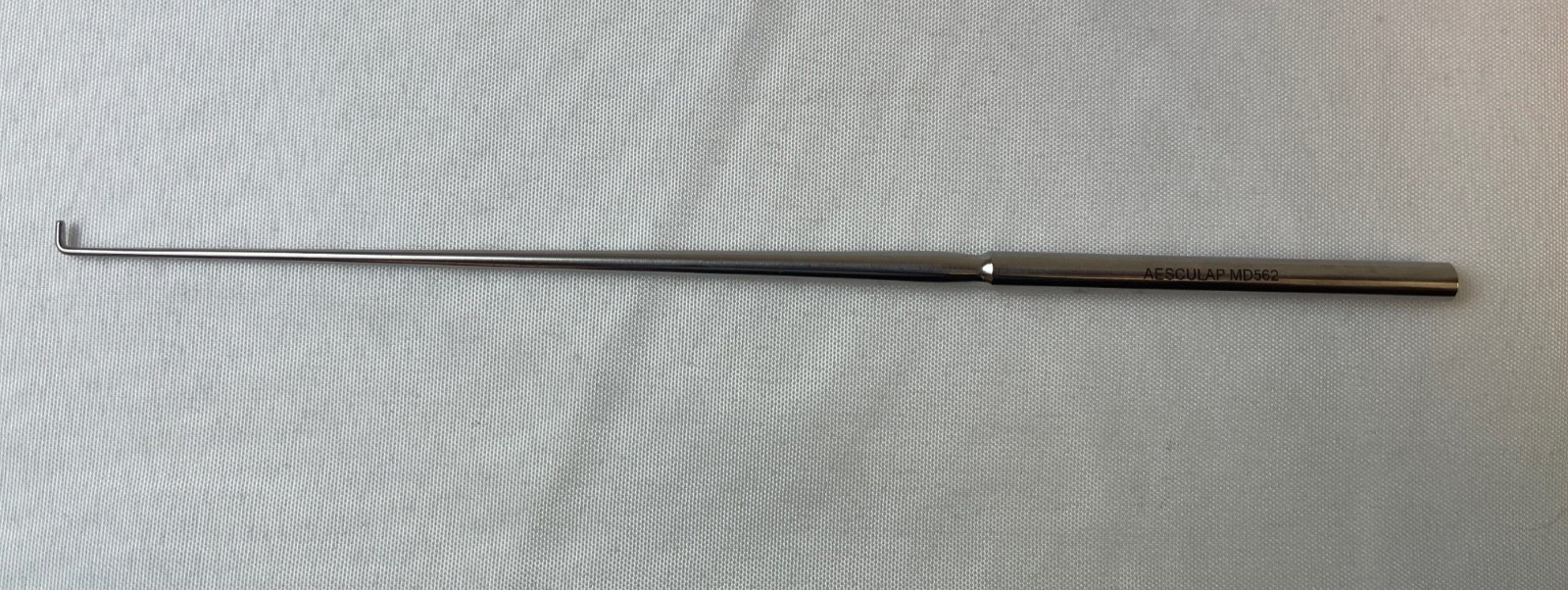 Aesculap MD562R Dandy Angled Neuro Hook 90° Blunt Tip 22.5cm Orthopedics