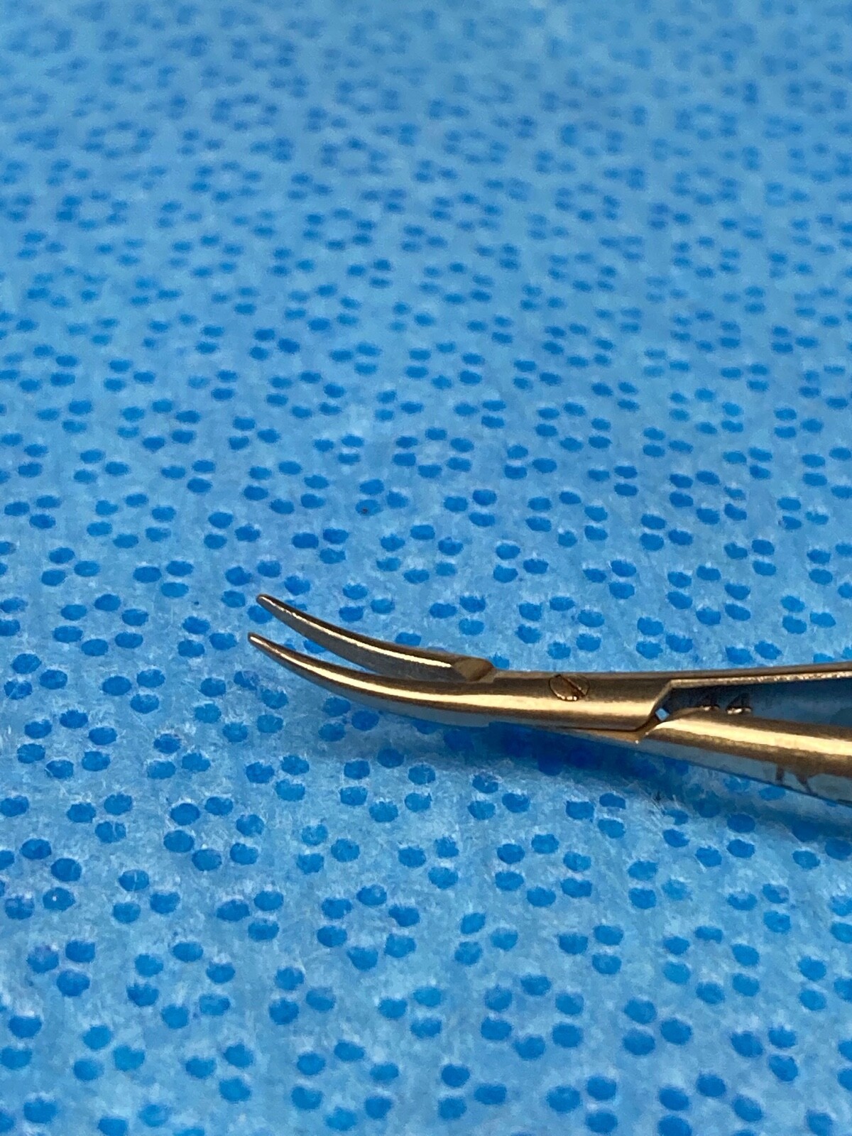 Aesculap FD243 Barraquer Locking Needle Holder 5.5″ Round Handle Ophthalmology