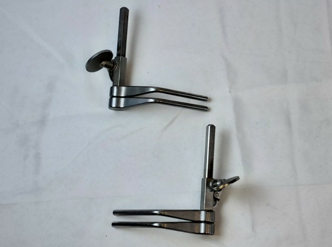 Swiss U44-631-10 / U44-621-10 Left and Right Cervical Retractor Set