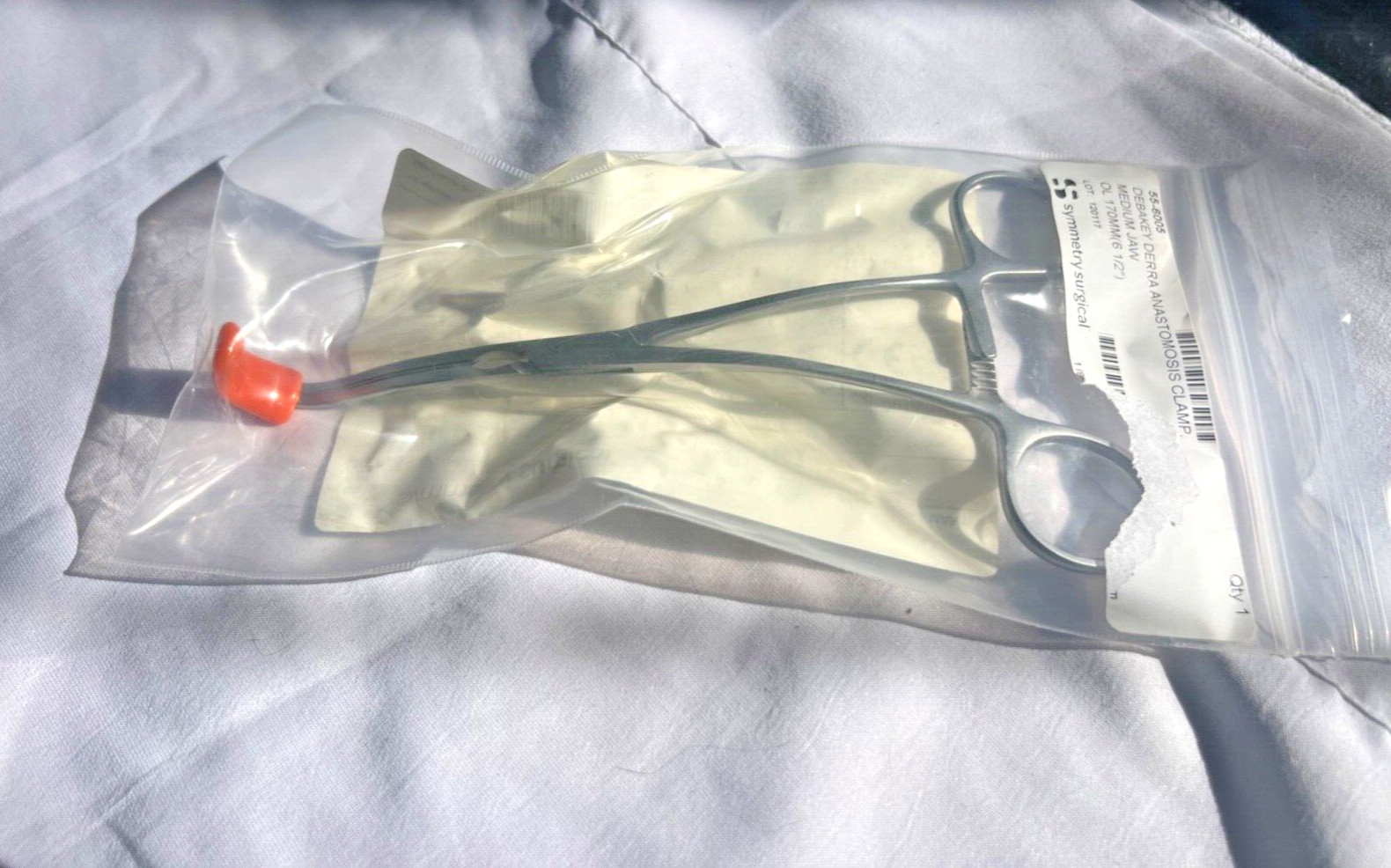 Symmetry Surgical 55-6005 DeBakey-Derra Anastosmosis Clamp Medium Jaws 6.5″ L