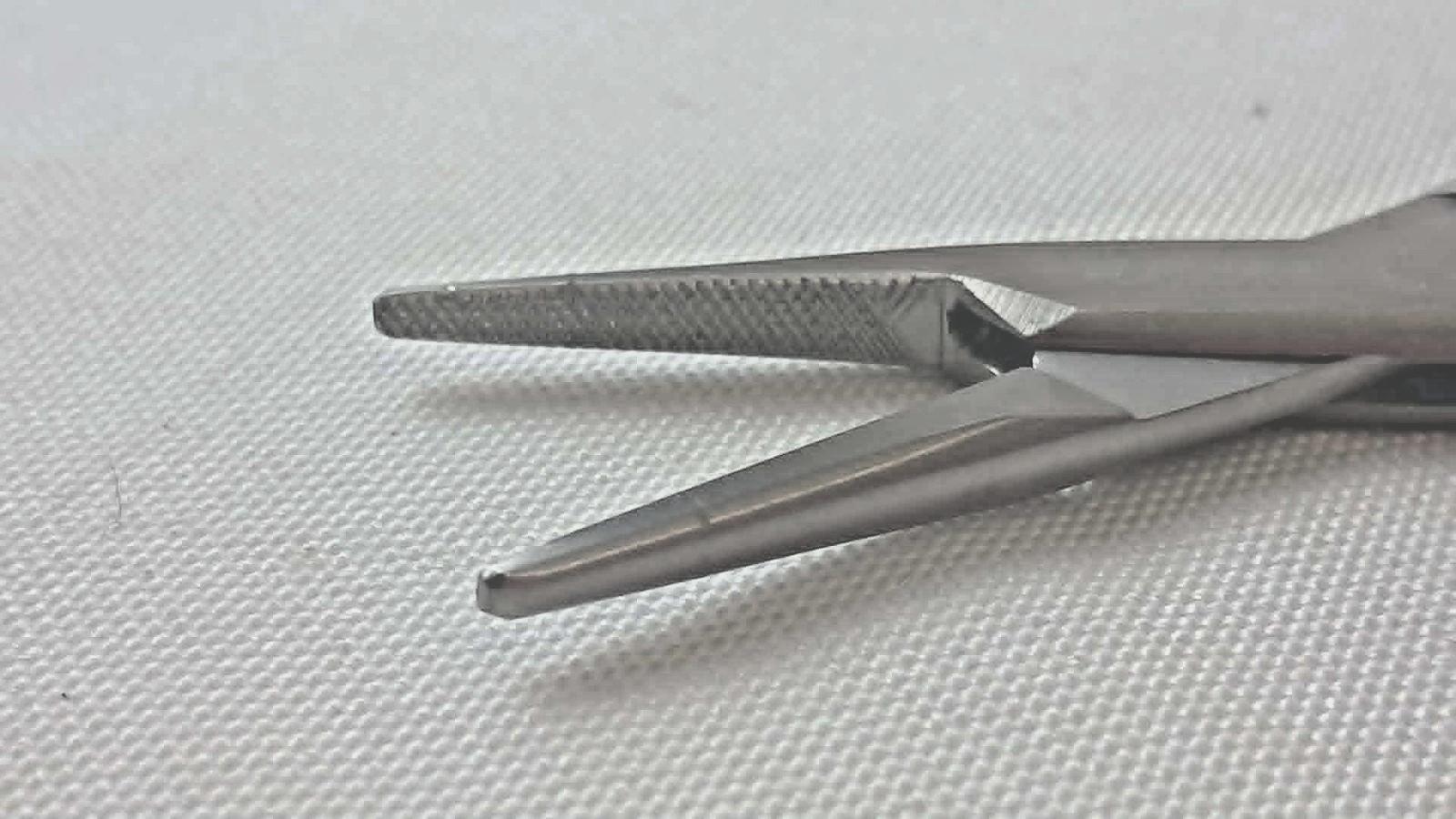 THD 26820 Surgical Needle Holder Serrated Tips 8″ Length