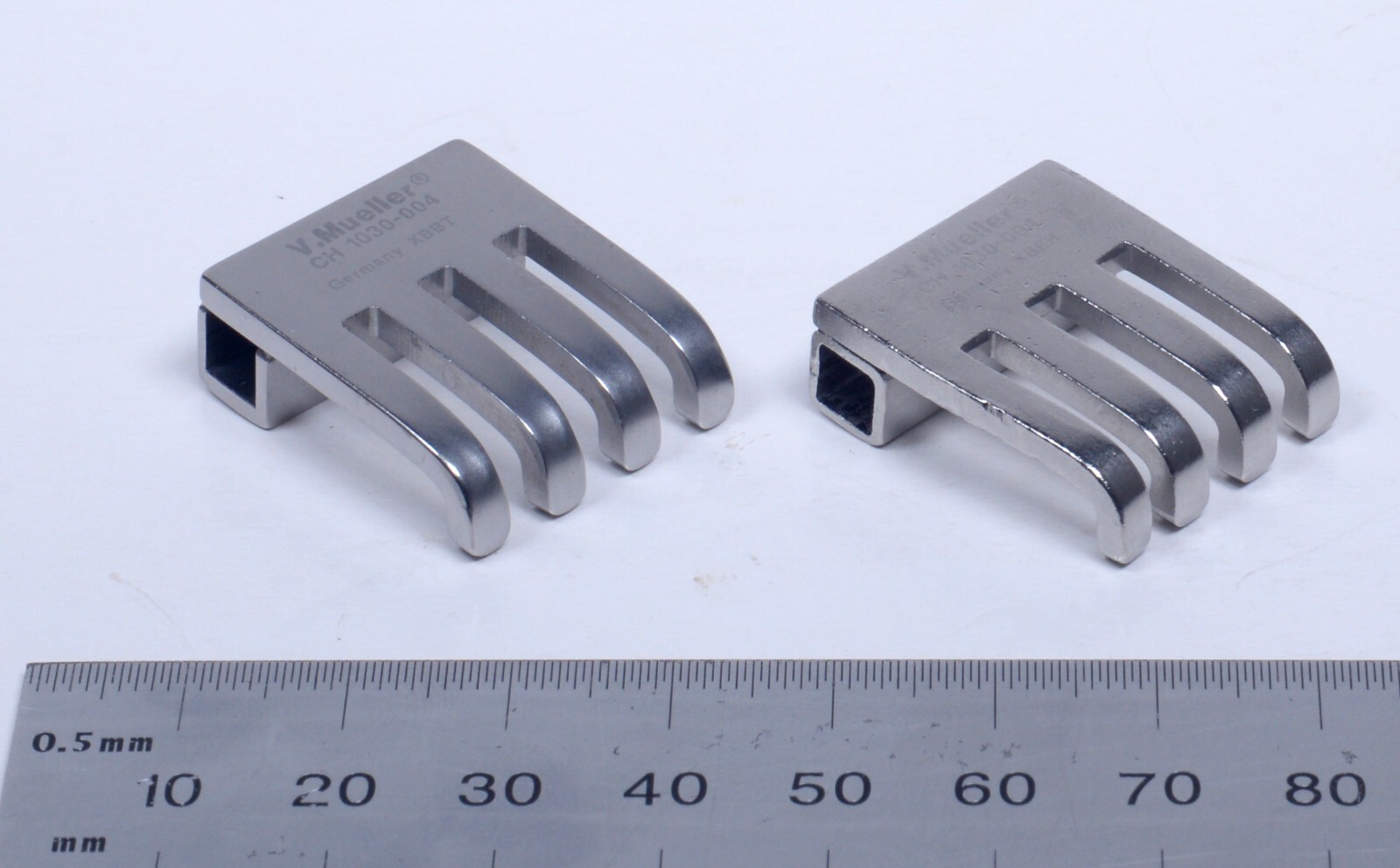 V. Mueller #CH1030-004 Henly Retractor Blades 1″x1″ Wide Pair Stainless Surgical