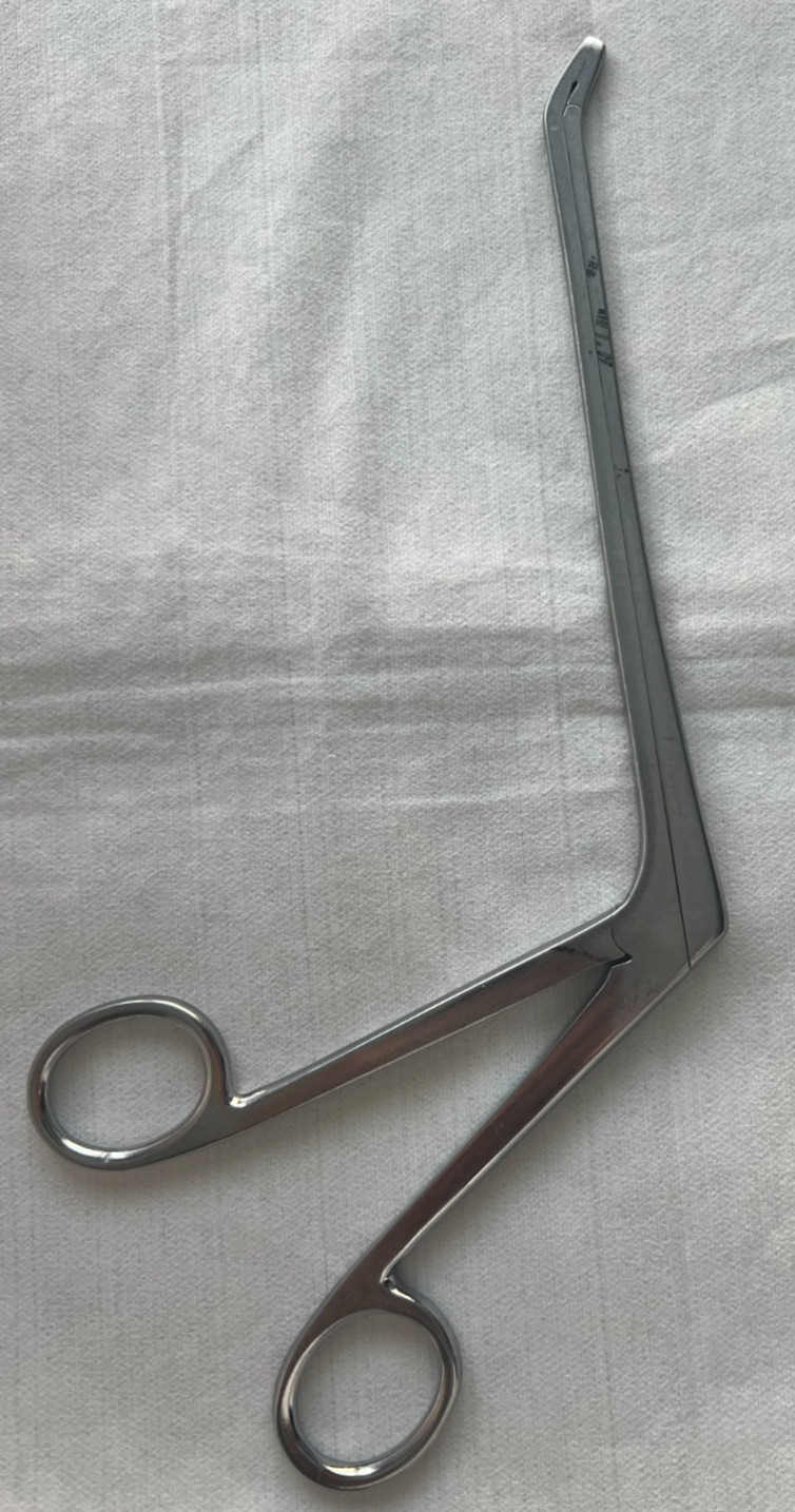 Medicon Cushing Rongeur For Intervertebral Discs 16 Cm/2 mm X 10 mm 30 degree UP