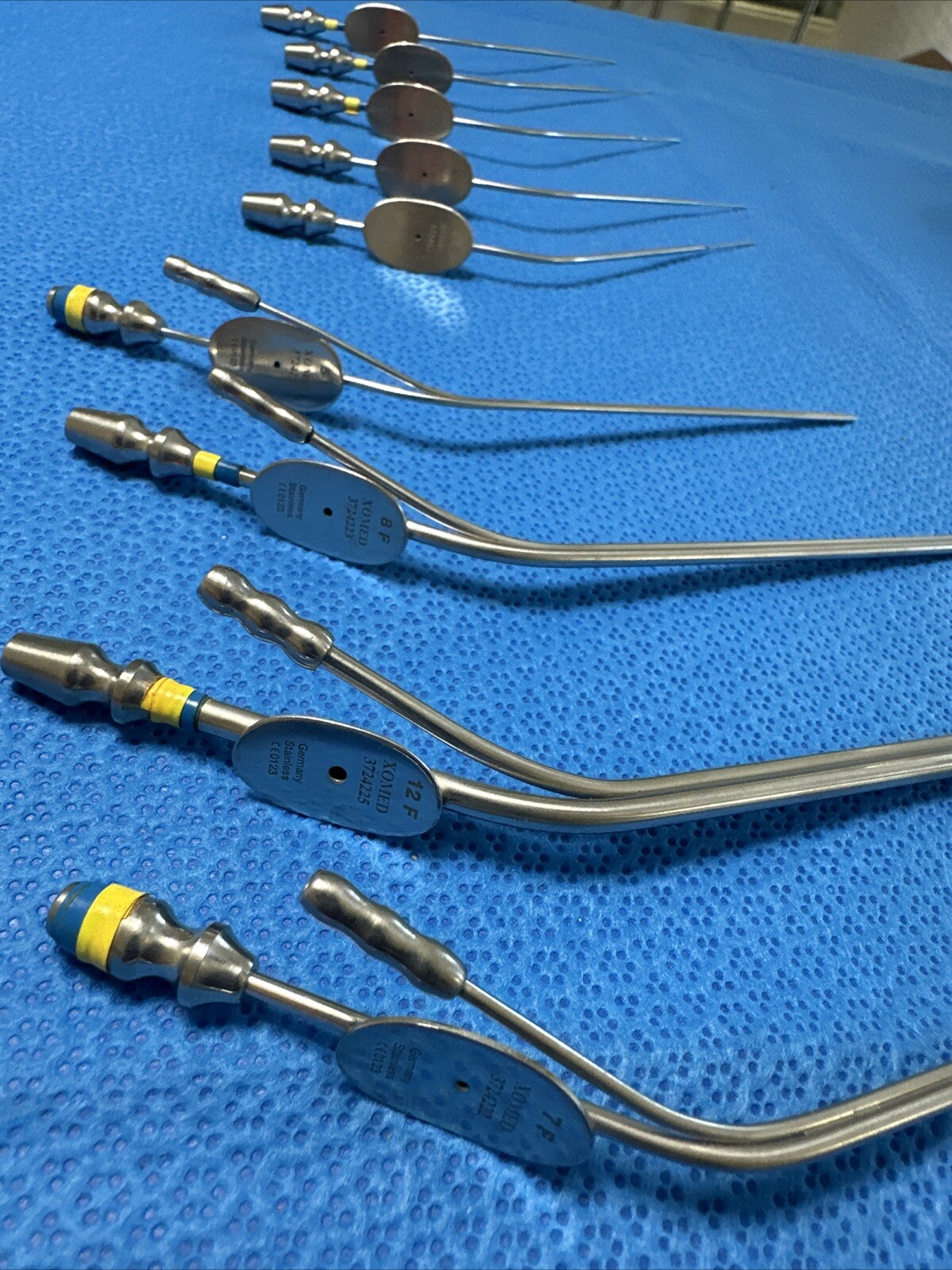 A lot of MEDTRONIC XOMED SUCTION TUBE