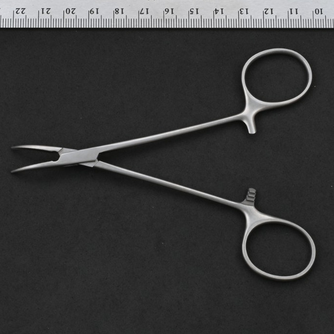 Aesculap BH111R Halsted Mosquito Forceps Delicate Curved 5 in