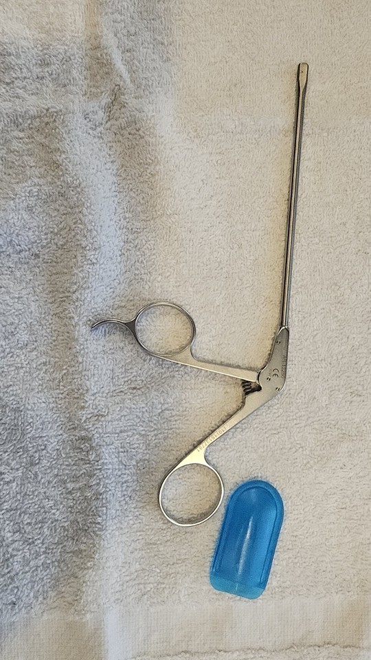Arthrex AR-13250 Open Ended Front Notch Suture Cutter – 2.5–5.5mm, 6.25″