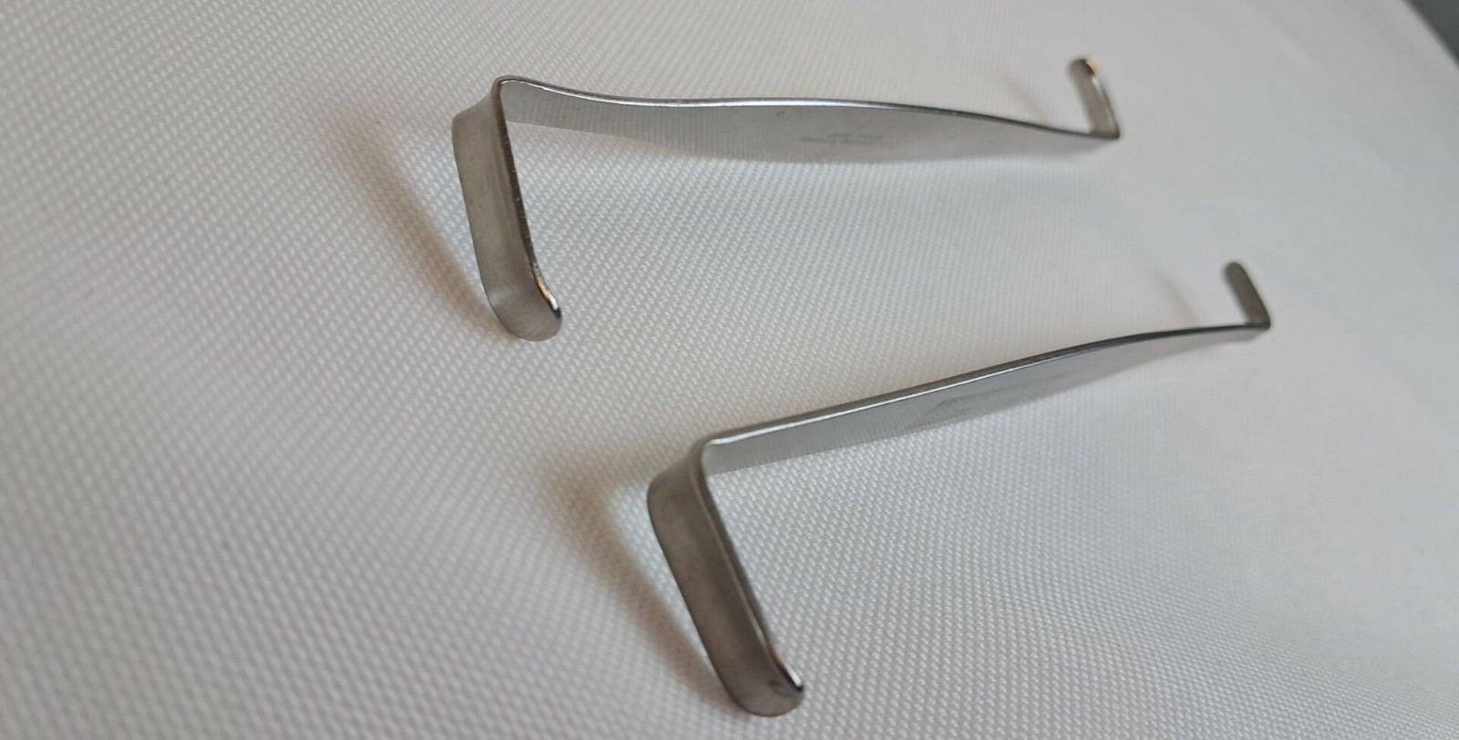 Lot Of 2, 4-1/4in Double Ended Crile Retractor Set