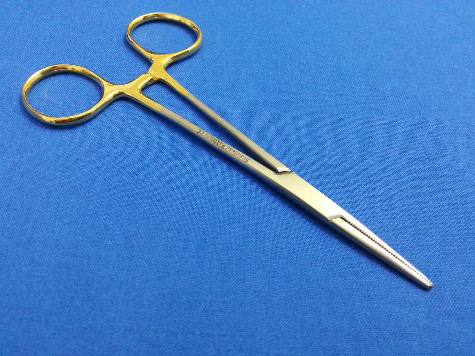 GOLD HANDLE AUTOCLAVABLE O.R GRADE MOSQUITO HEMOSTAT FORCEPS 5″ STRAIGHT