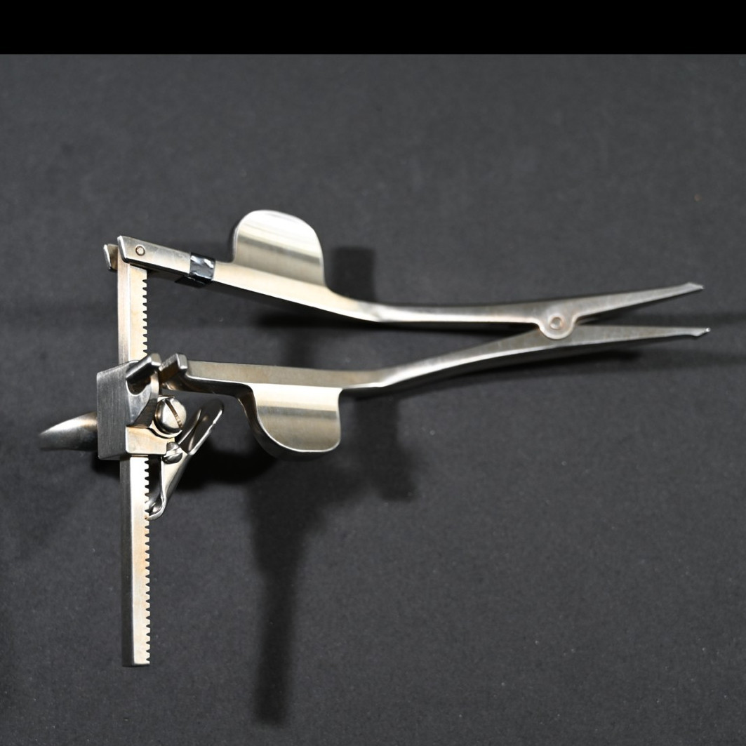 Codman 61-1004 Vertebra Spreader #1 Ratchet 5 in 19 mm Surgical Instrument