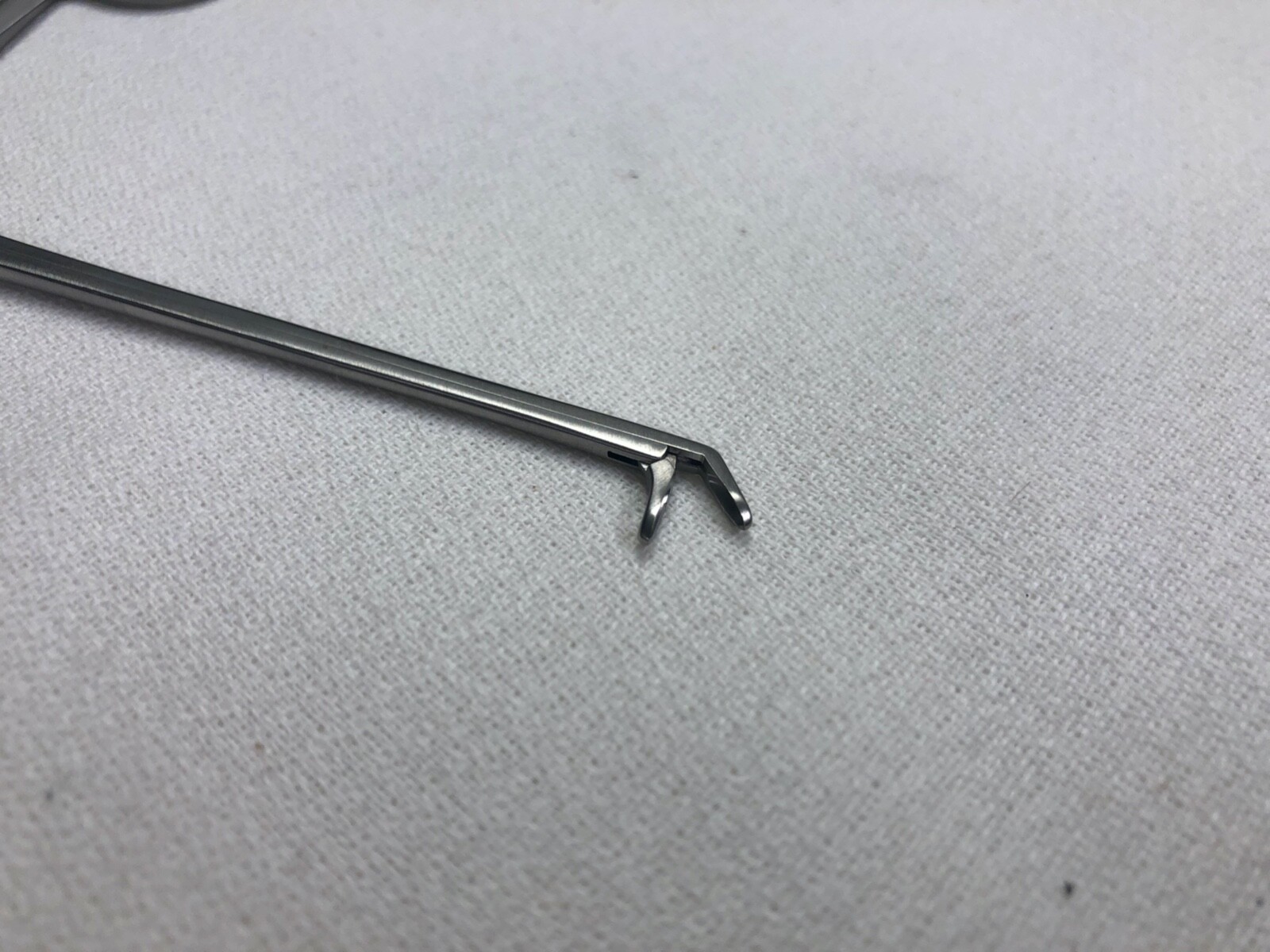 V. Mueller Struempel-Voss Forceps 4-1/8″ RH550-002 (A1)
