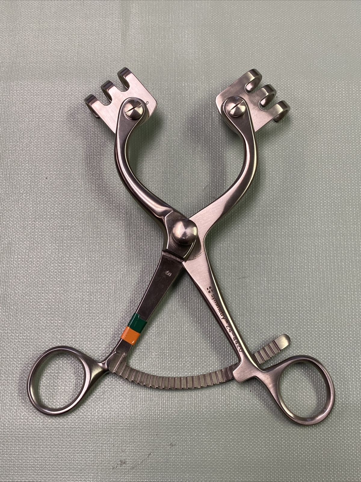 Symmetry Surgical 24-4420 – Surgical Badgley Retractor, 3×3 Teeth