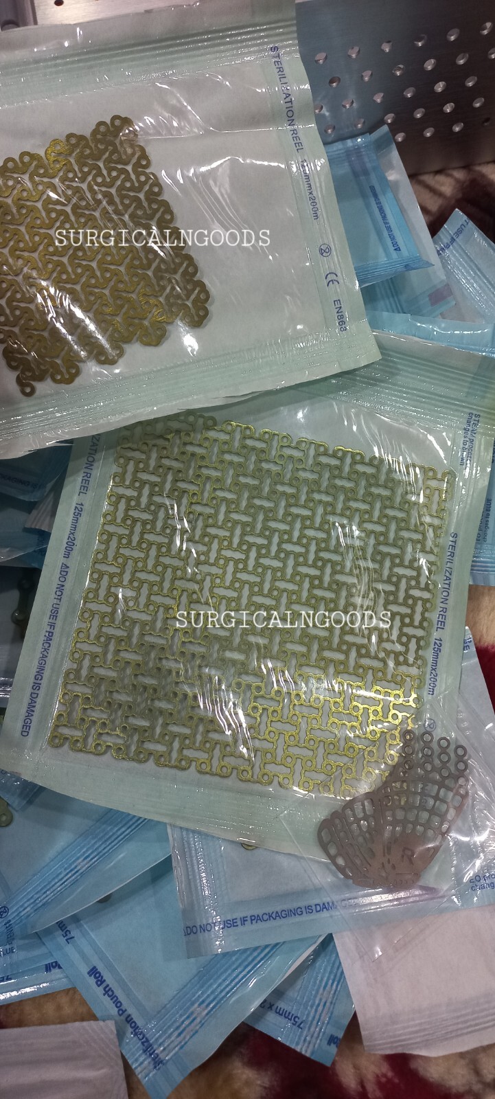 Craniofacial Titanium Mesh Skull Plate 150×150 3pc Cranioplasty with Screws 20pc