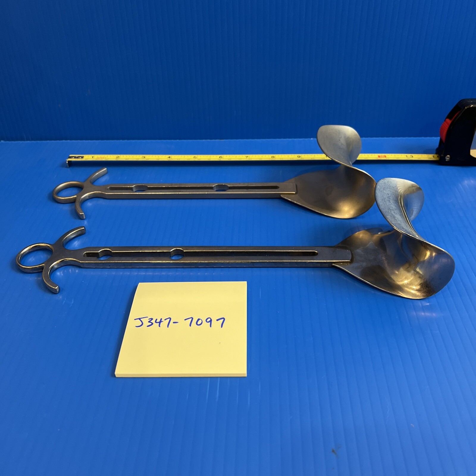 V. Mueller SU3021 and 1 unbranded Balfour Retractor Center Blades