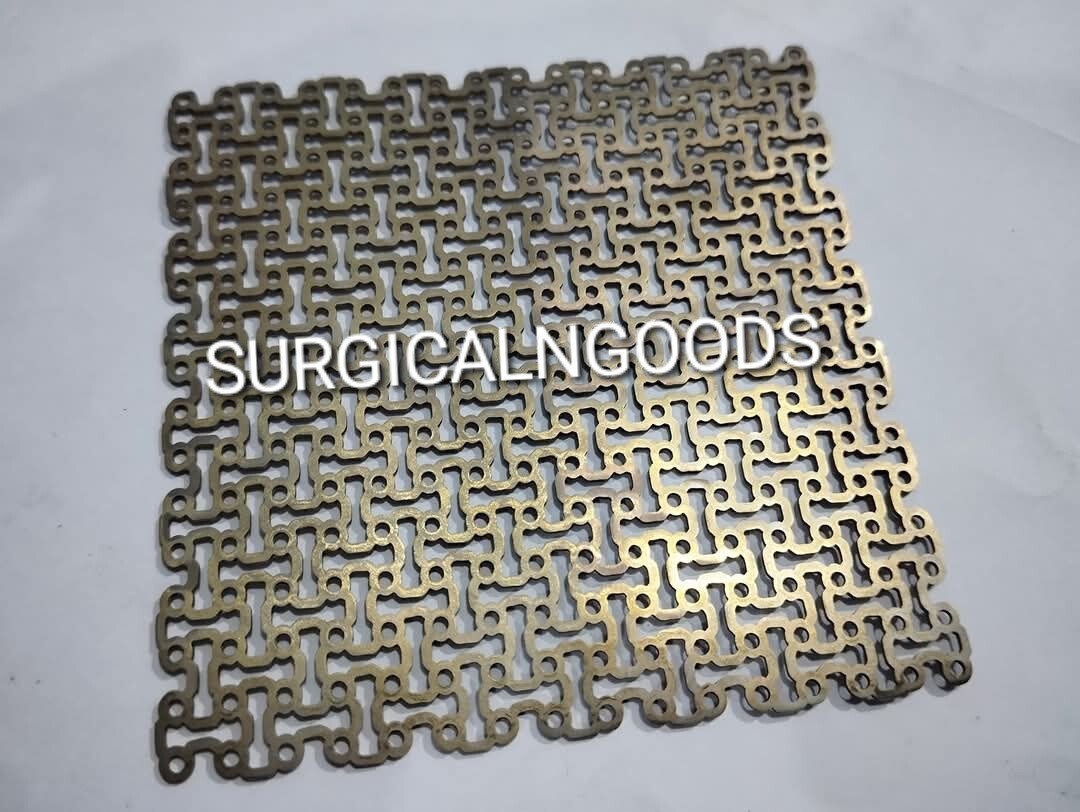 Craniofacial Titanium Mesh Skull Plate 150×150 3pc Cranioplasty with Screws 20pc