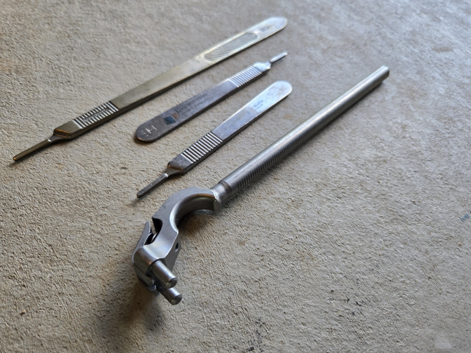 3 Scalpel Handles Bard Parker/ Konig/ Van Mueller & Depuy Tibial Jig Part