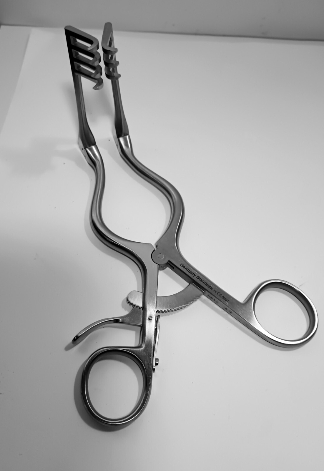 Ruggles RN 2614 Self-Retaining Retractor Hinged Blades Ratchet- Ring Handles