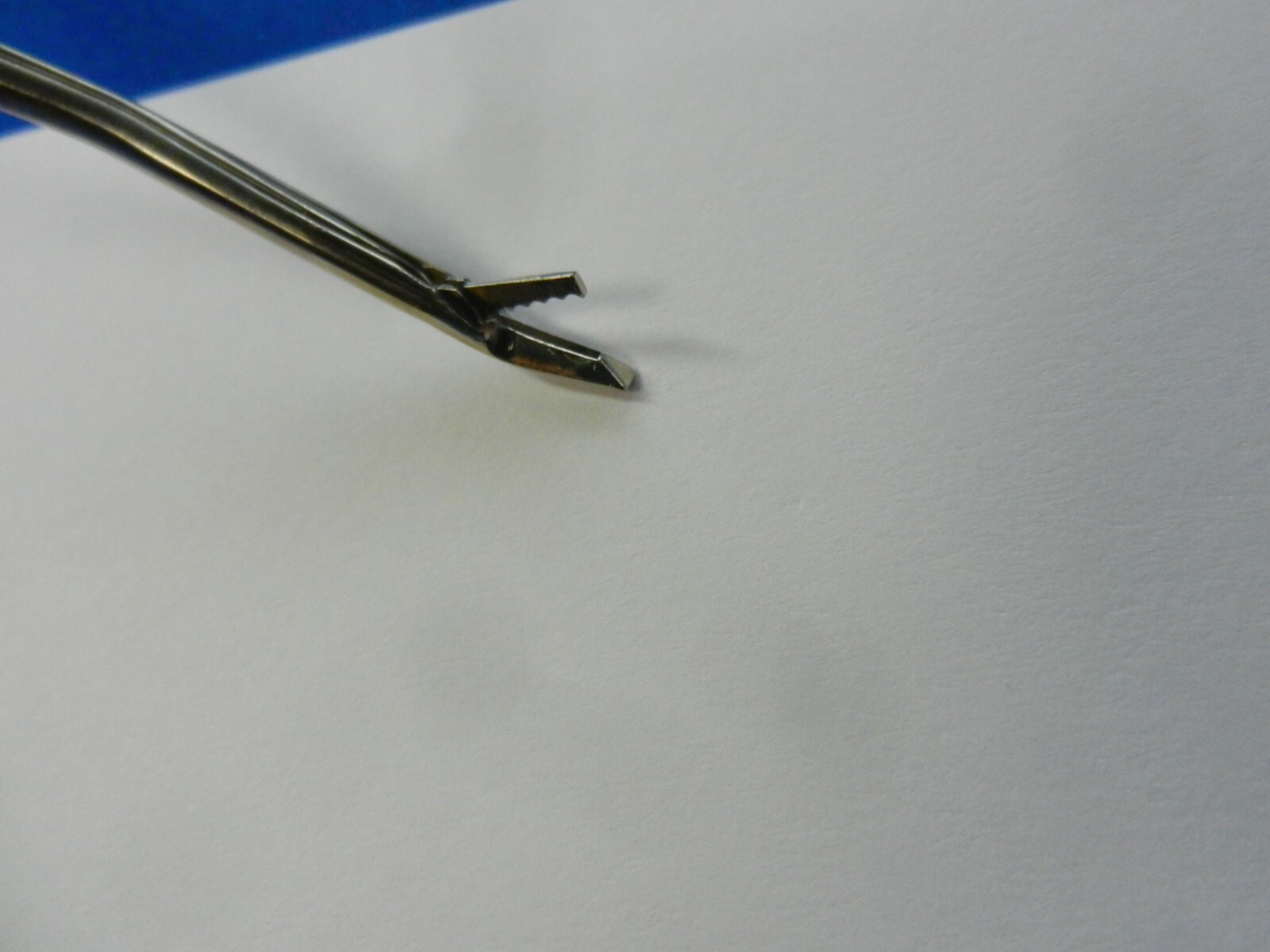 E1424 Acufex Surgical Right Curved Up Biting Arthroscopic Scissor Punch 012039