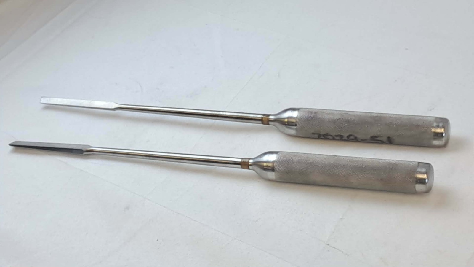 Lot of 2 Acromed Wallie-Heinig Spinal Chisels 2029-51 #1 & 2029-55 #5 15″