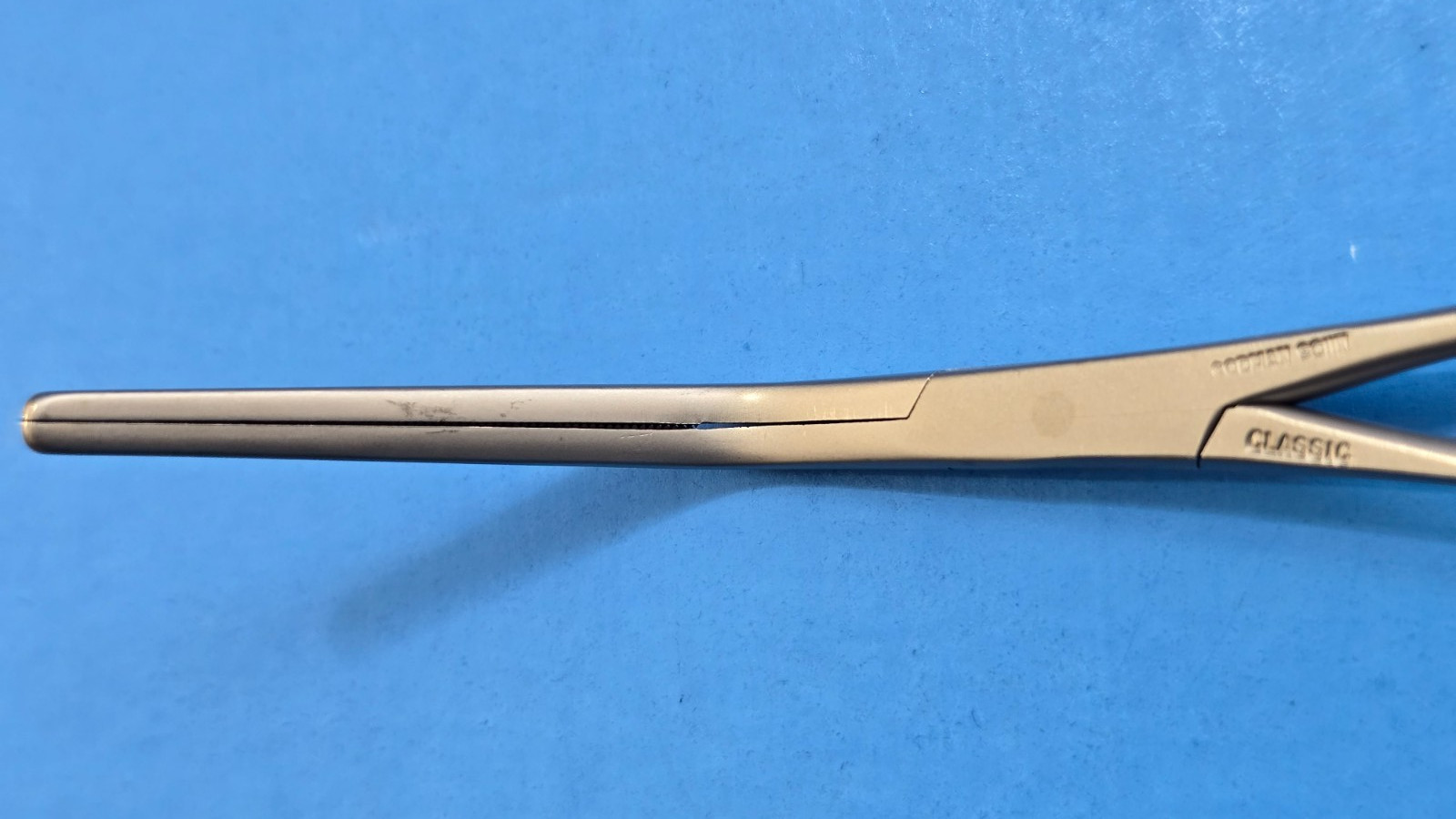 CODMAN 37-1072 Surgical Pediatric Debakey Clamp 13cm angled Jaws.