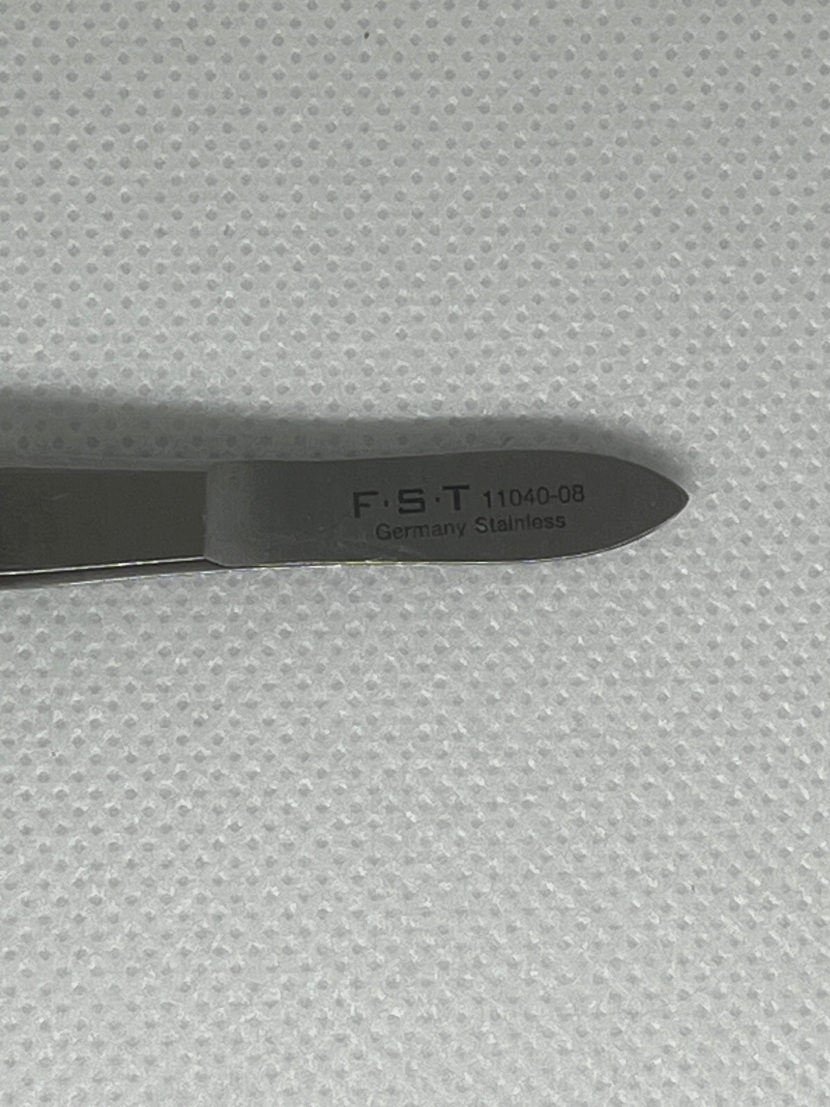 FST Octagon Secure-Grip Serrated Forceps, 3.75″ Length, 1/32″ Tip, Excellent