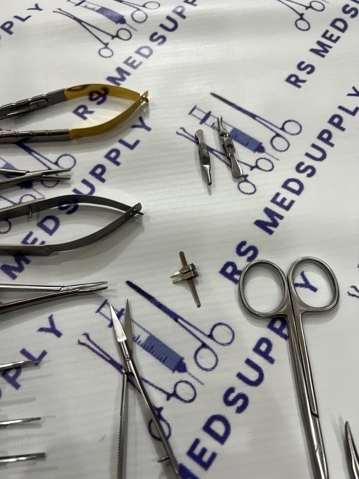 Micro Hand Surgery Instrument Set – Microvascular Clamps & Suture Kit