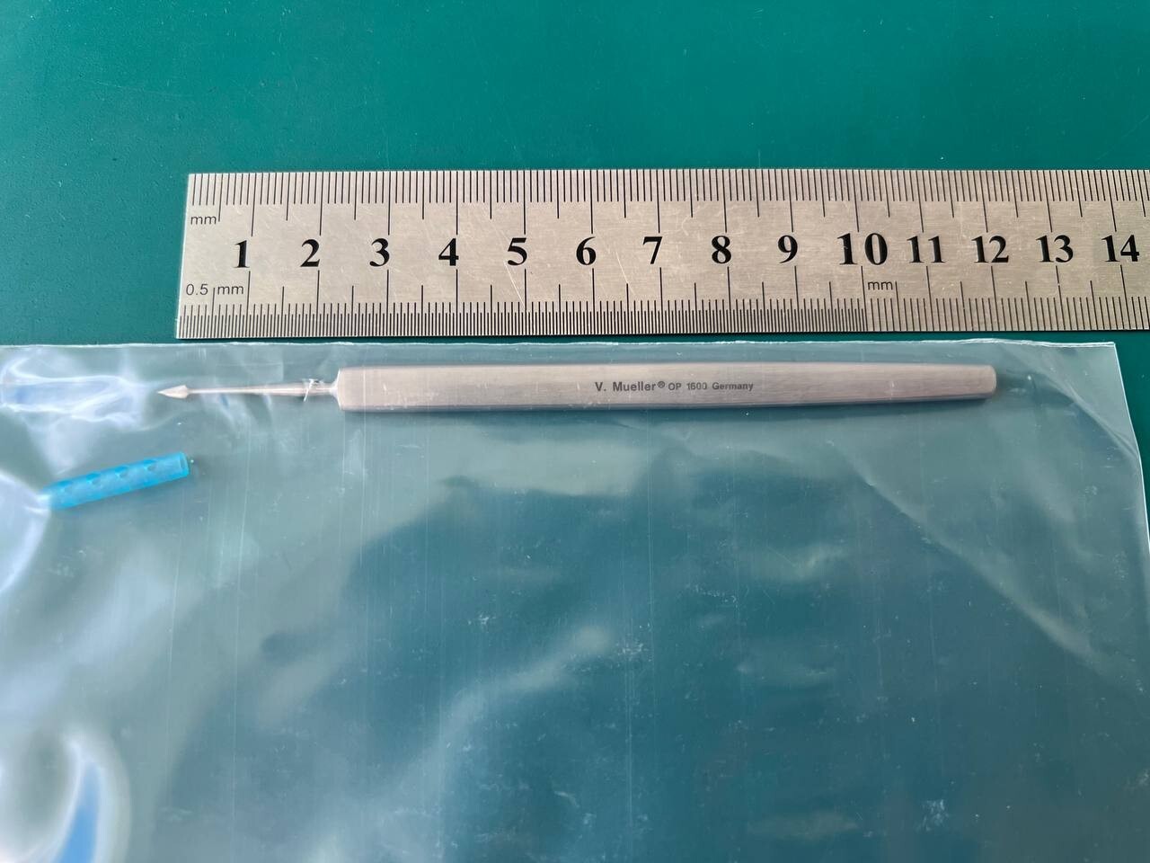 V. MUELLER OP1600 Walter Corneal Spud Straight arrow tip 2 mm wide 11.7 cm 4-5/8