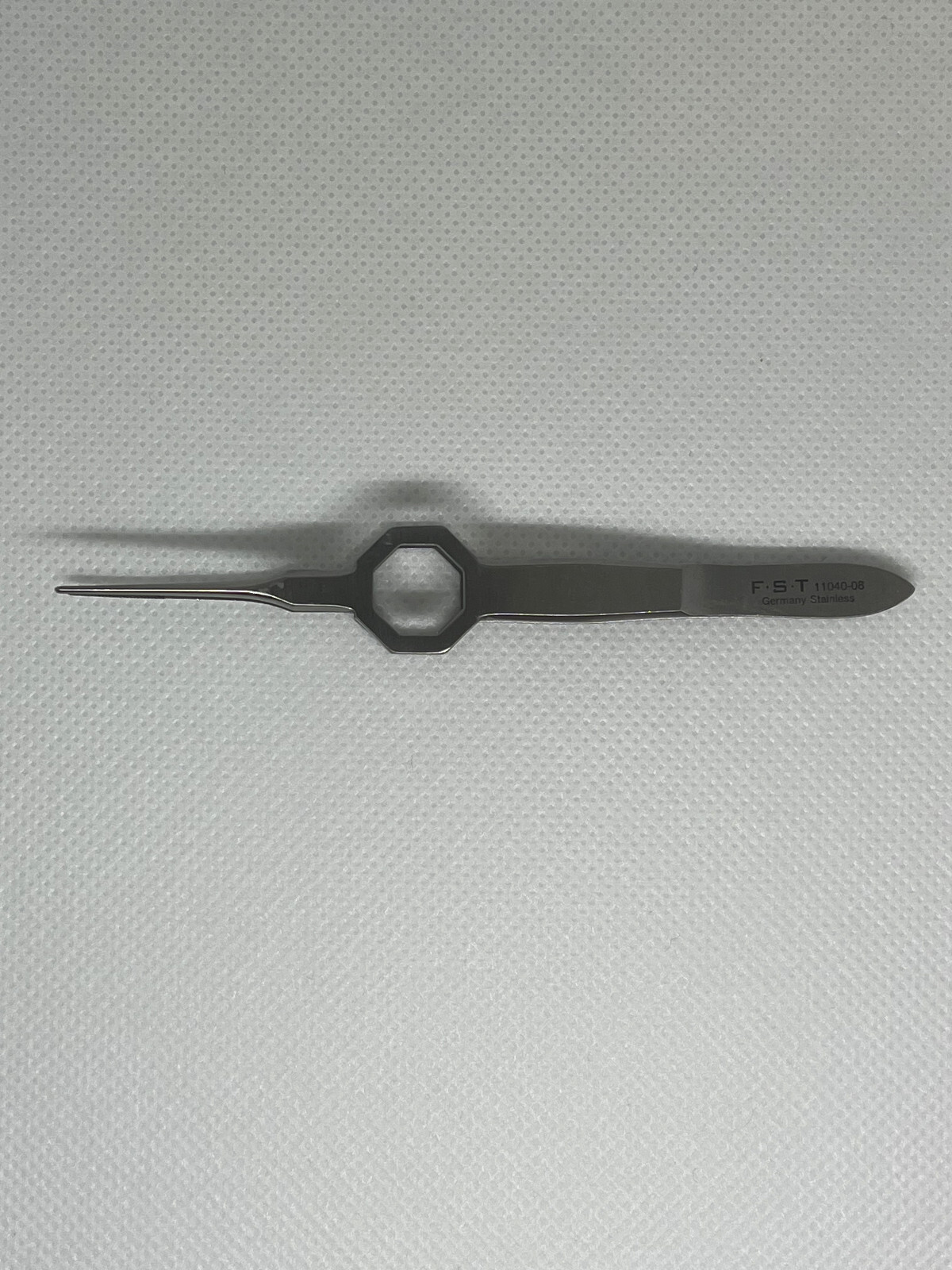 FST Octagon Secure-Grip Serrated Forceps, 3.75″ Length, 1/32″ Tip, Excellent