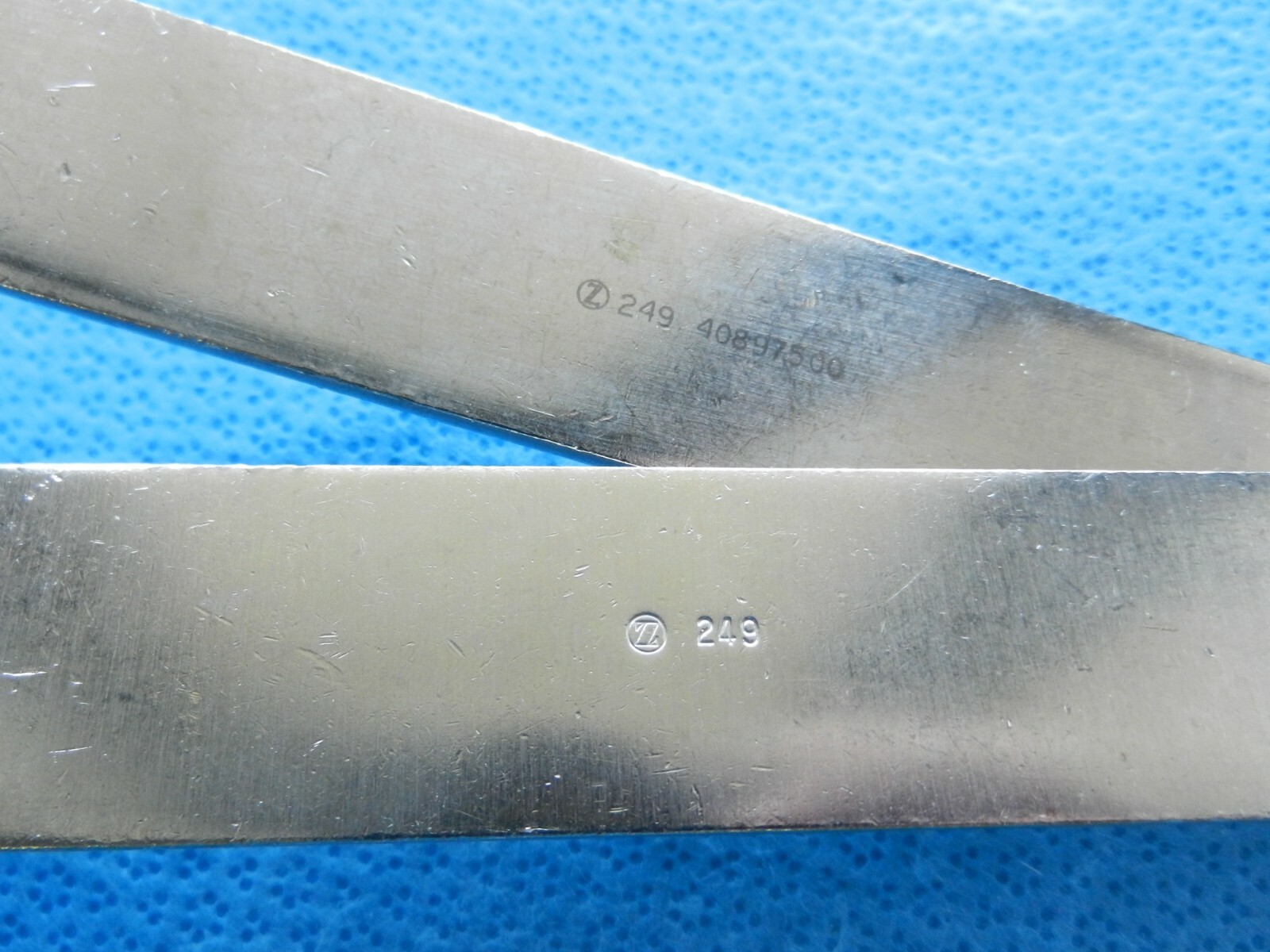 D3149 Zimmer Surgical 2 Prong Blount Retractor Pair 249