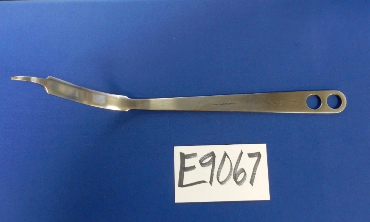 V. Mueller OS4160-012 Hohmann 22mm 120 Degree Curved Blade Retractor