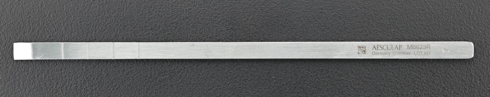 AESCULAP MB623R Osteotome, 7mm Wide Blade, Straight, 7.25″