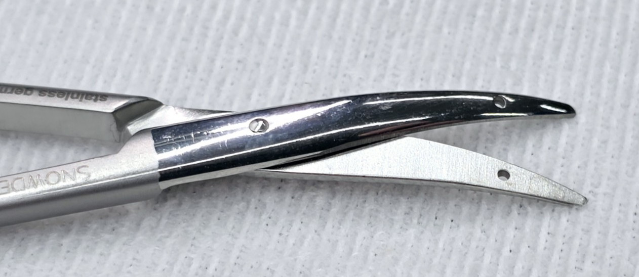 Snowden-Pencer 88-6175 Littler Curved Suture Scissors 5″ Length