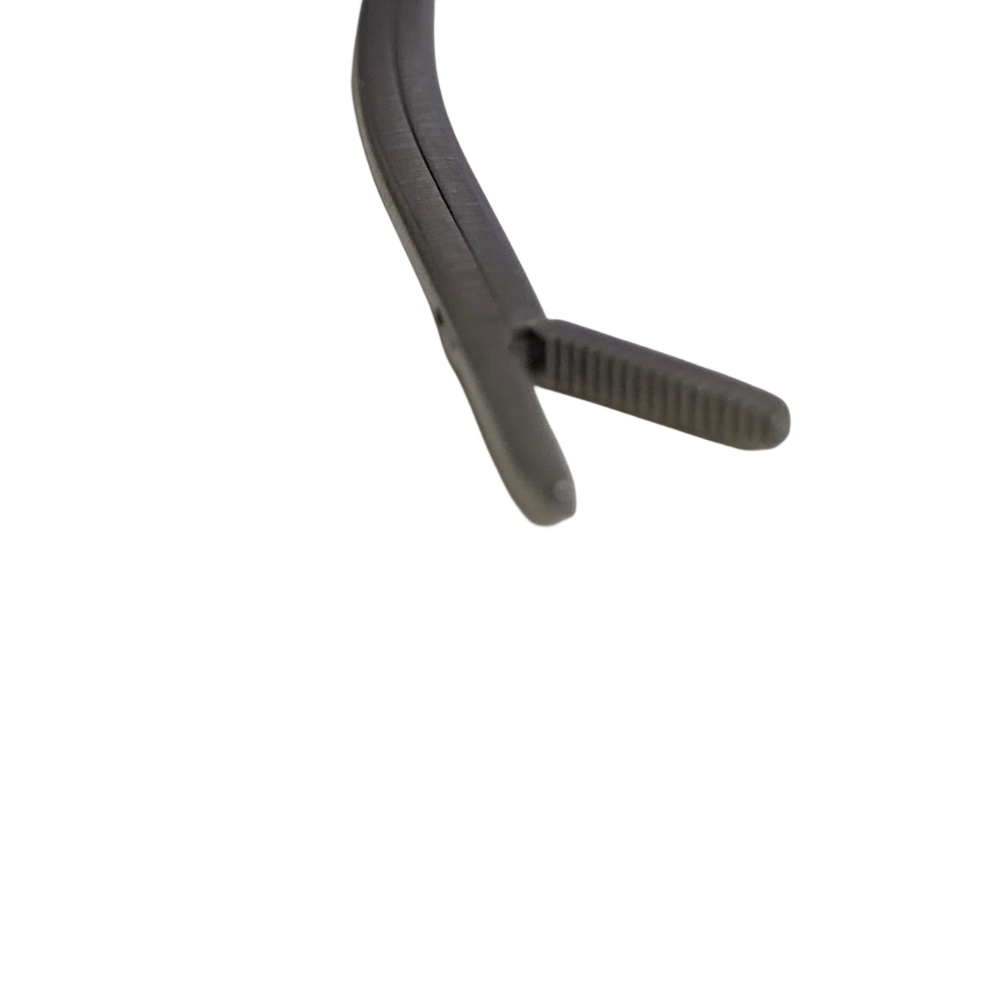 Aesculap MB474R Tendon Pulling Forceps Curved Serrated