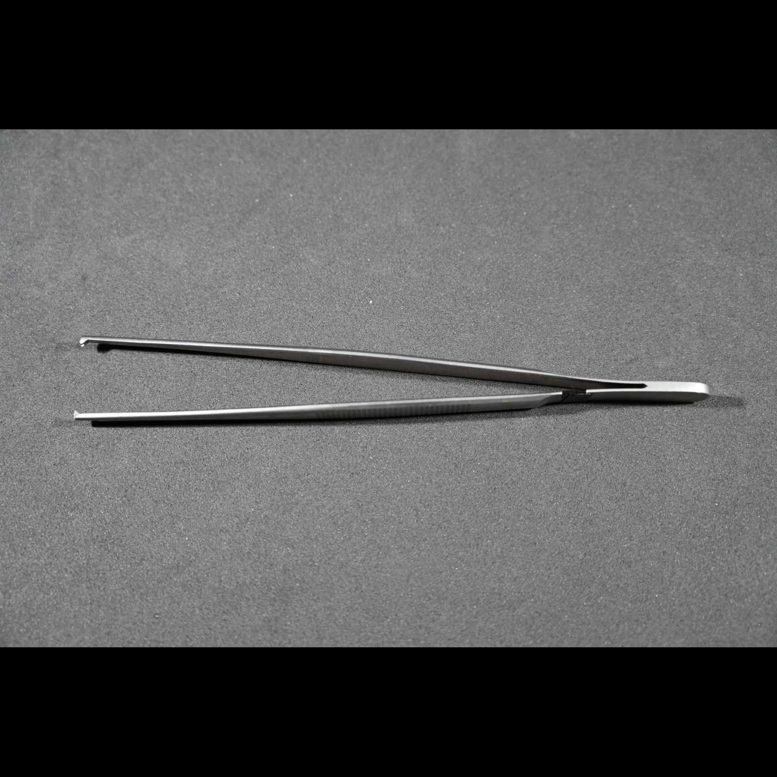 Aesculap BD559R Tissue Forceps 1×2 Teeth 6¼ in Surgical Forceps